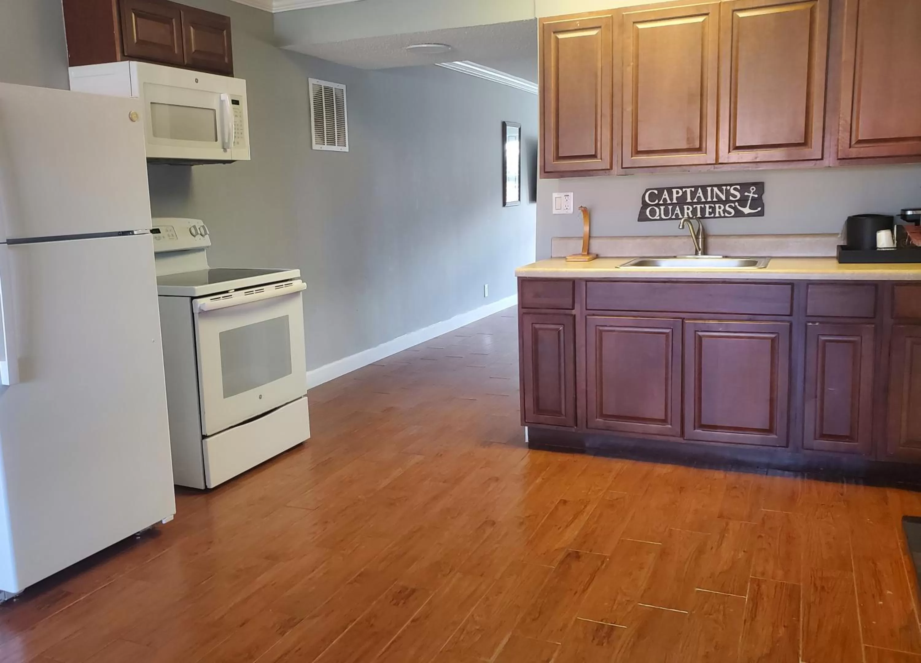 Kitchen or kitchenette in Vero Beach Inn & Suites Vero Beach I-95