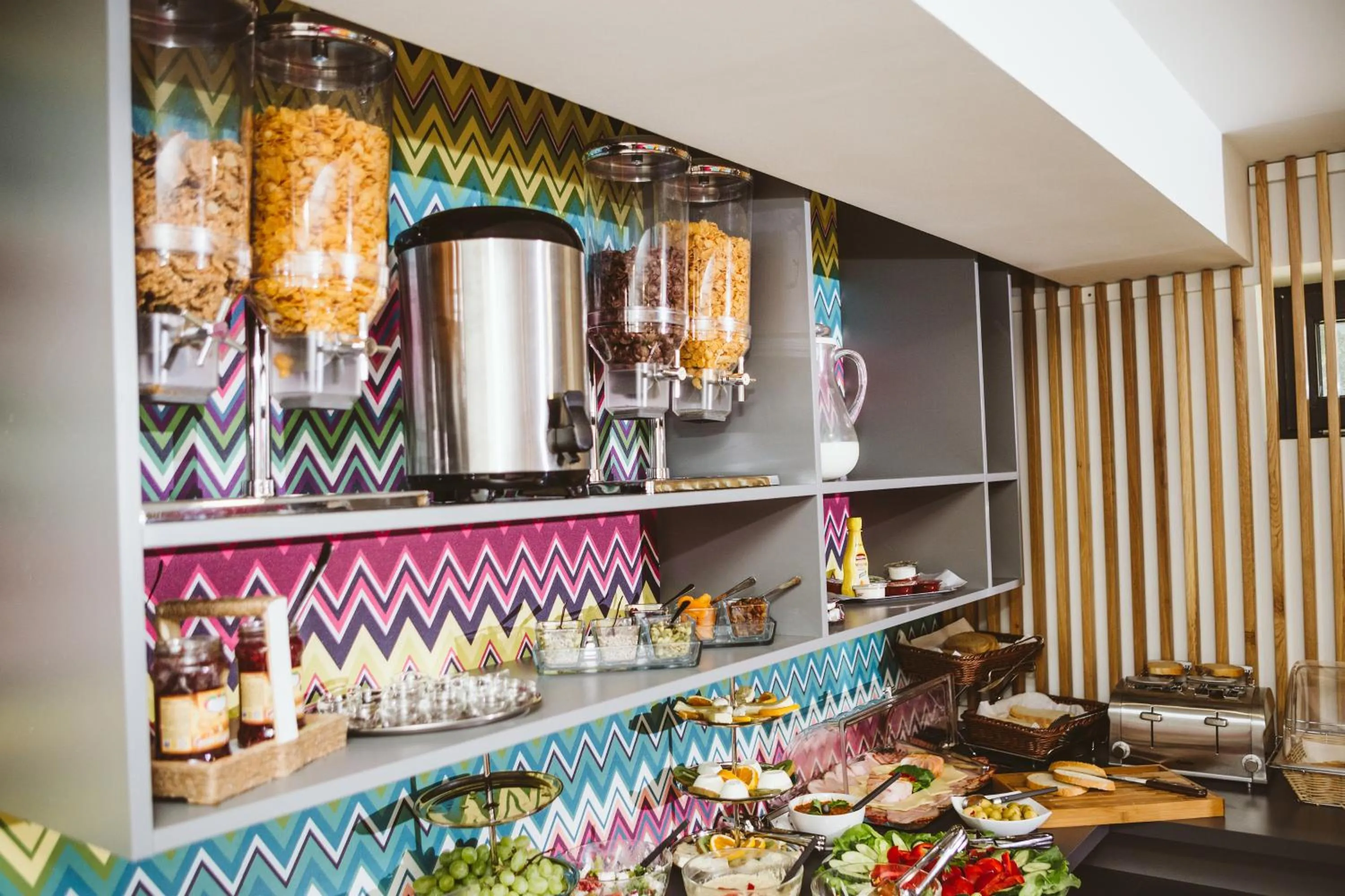 Restaurant/places to eat in Lol et Lola Hotel