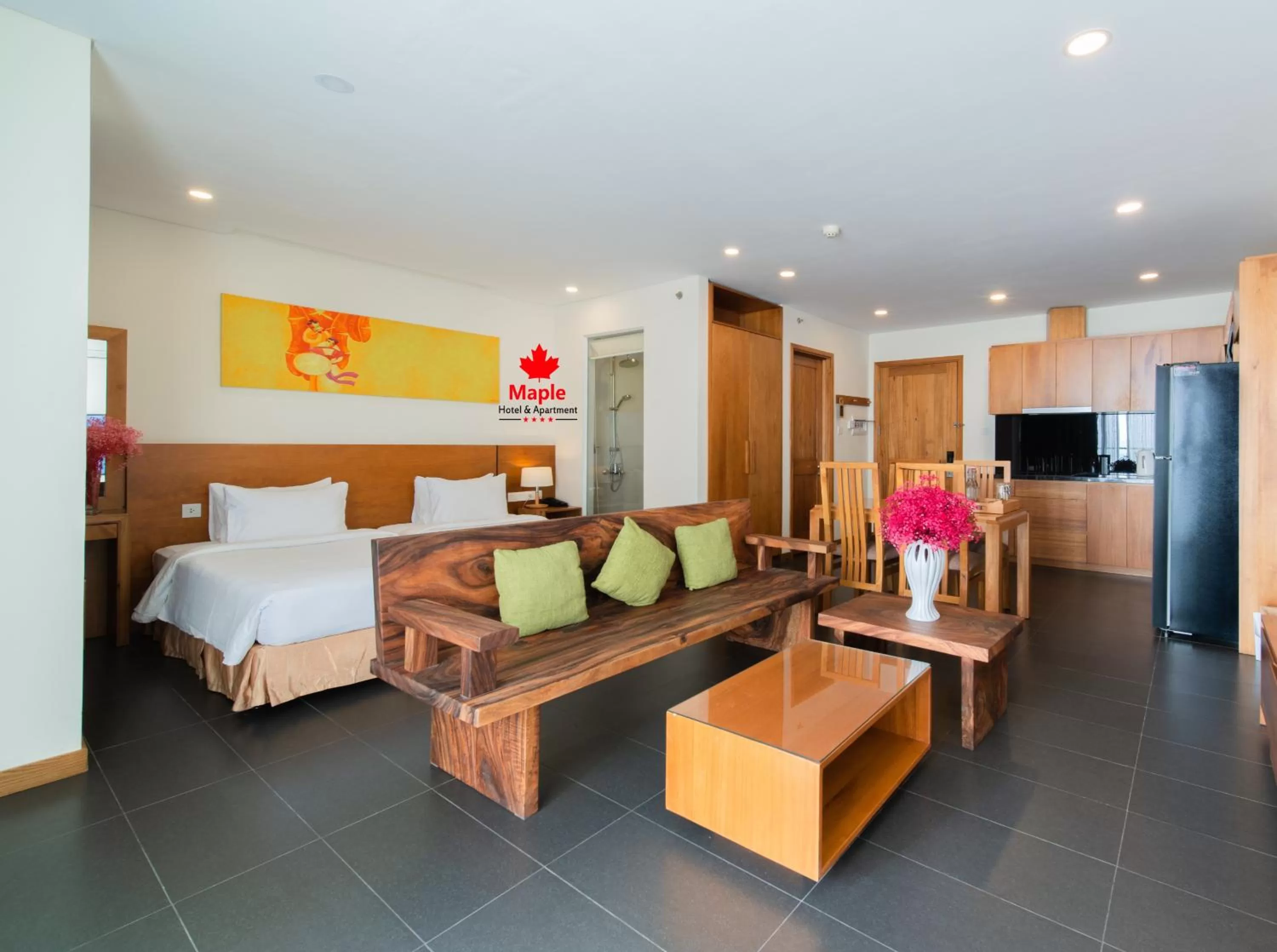 Guests, Bed in Maple Hotel & Apartment