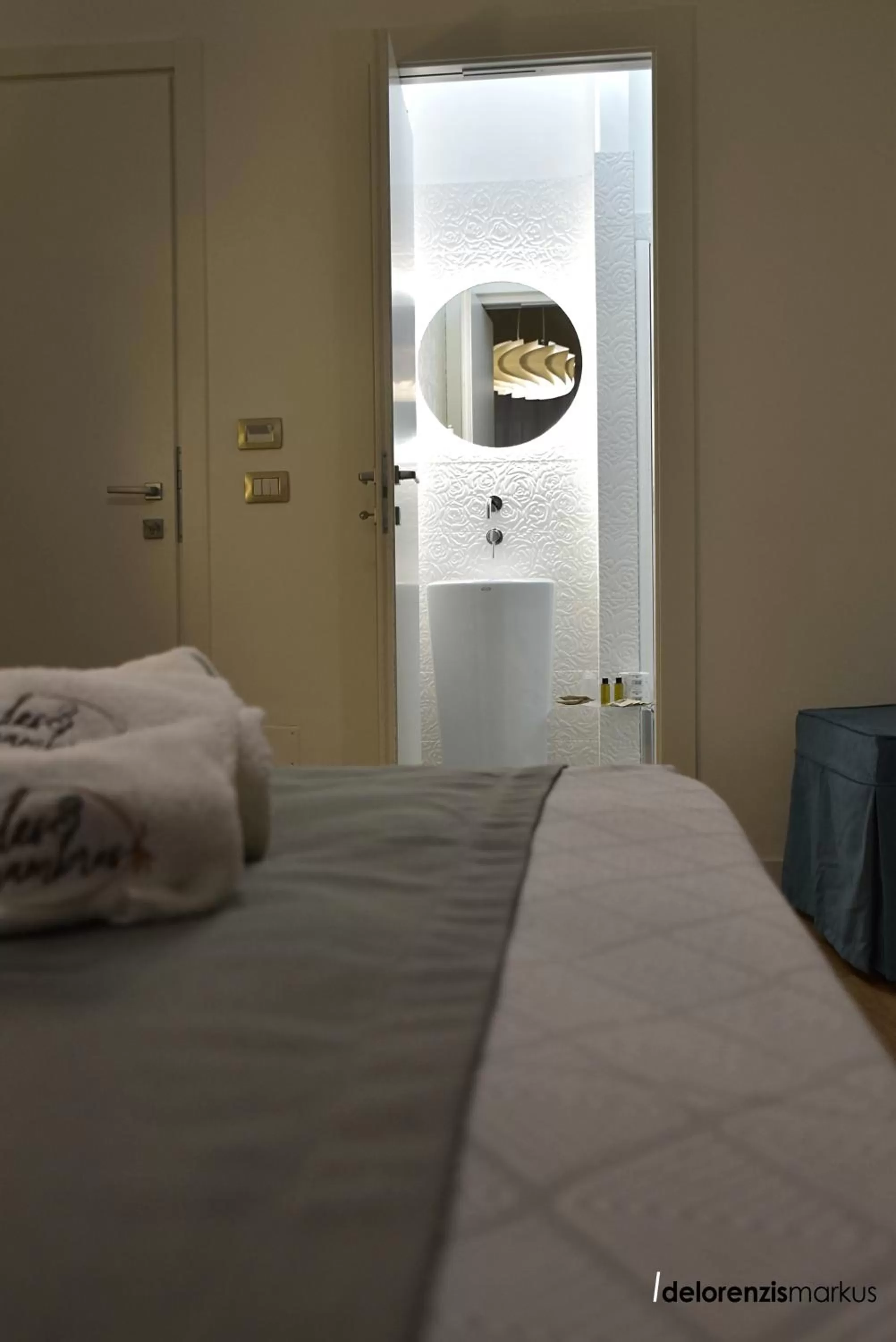 Photo of the whole room, Bed in Les 3 Chambres