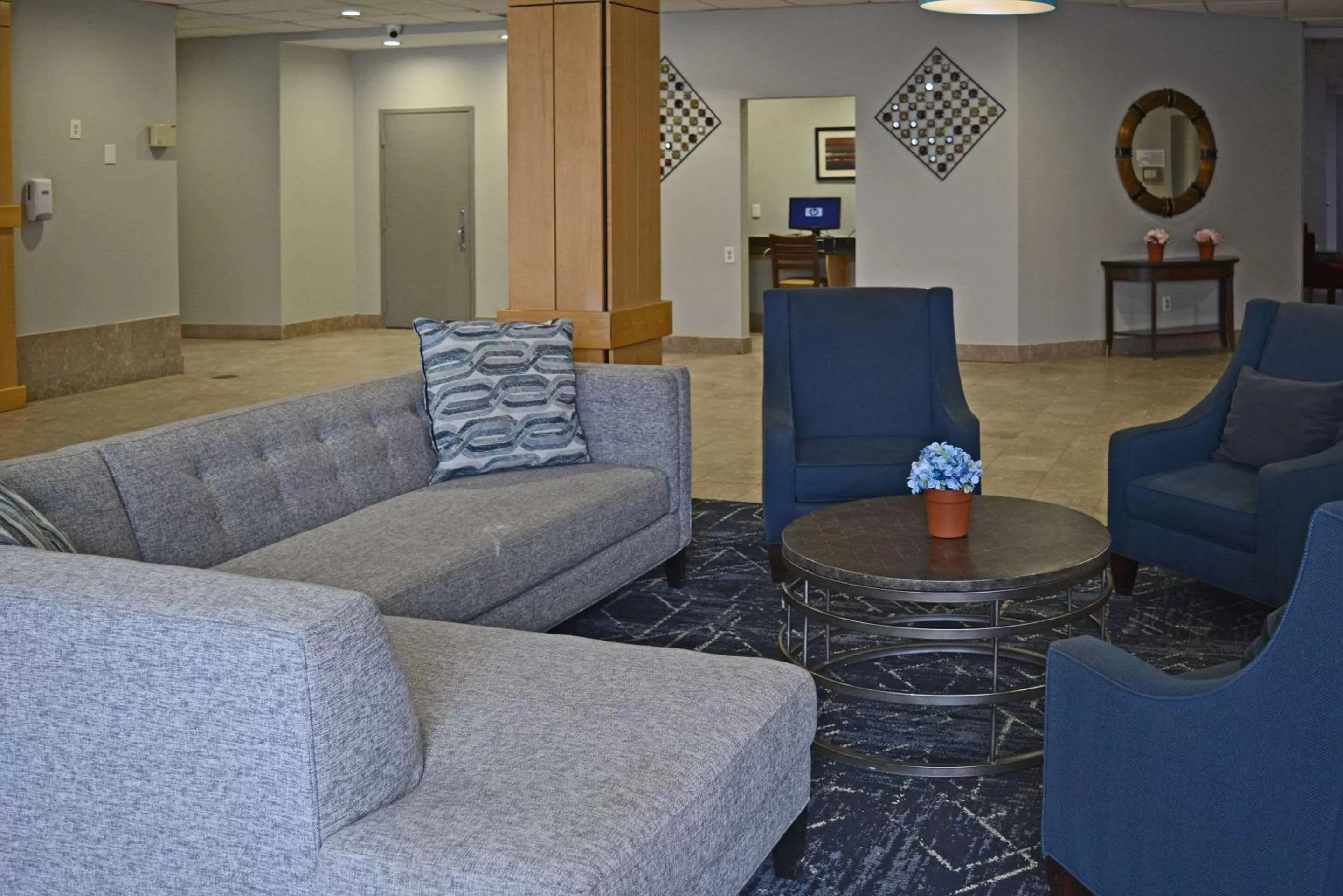 Lobby or reception in Quality Inn & Suites East Syracuse - Carrier Circle
