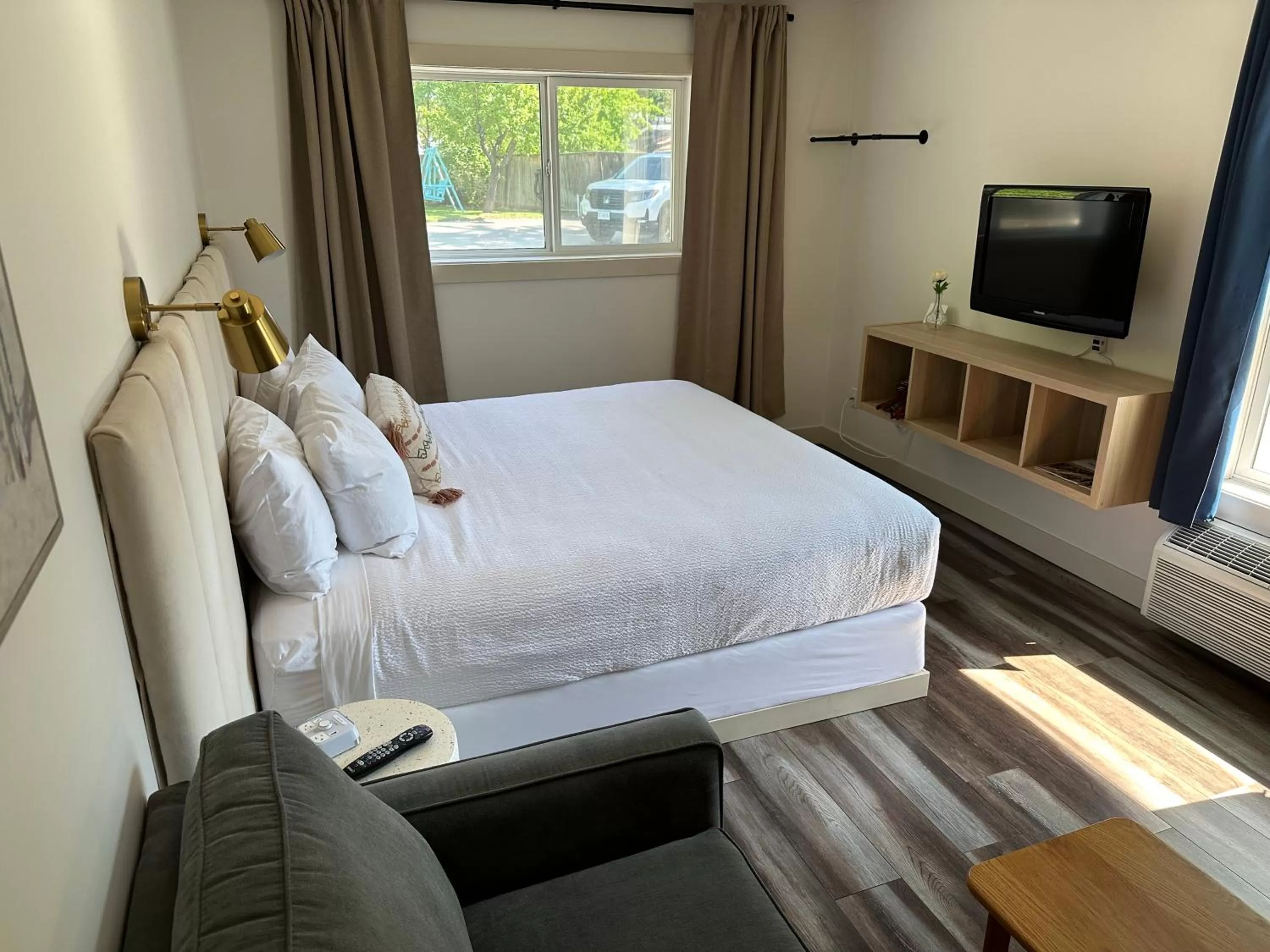 TV and multimedia, Bed in Lakeside Villa & Nordic Spa