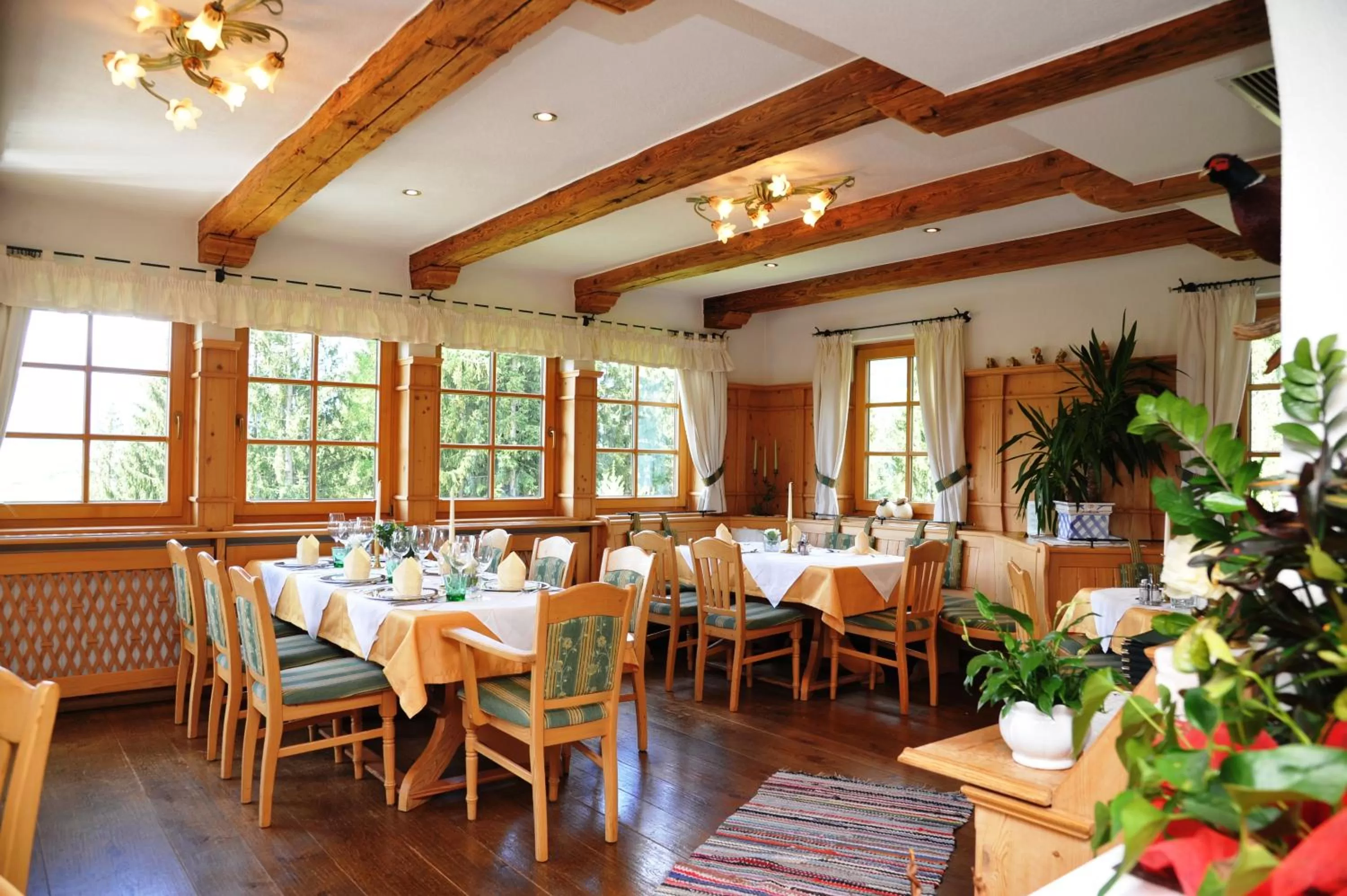 Restaurant/Places to Eat in Hotel Häuserl im Wald