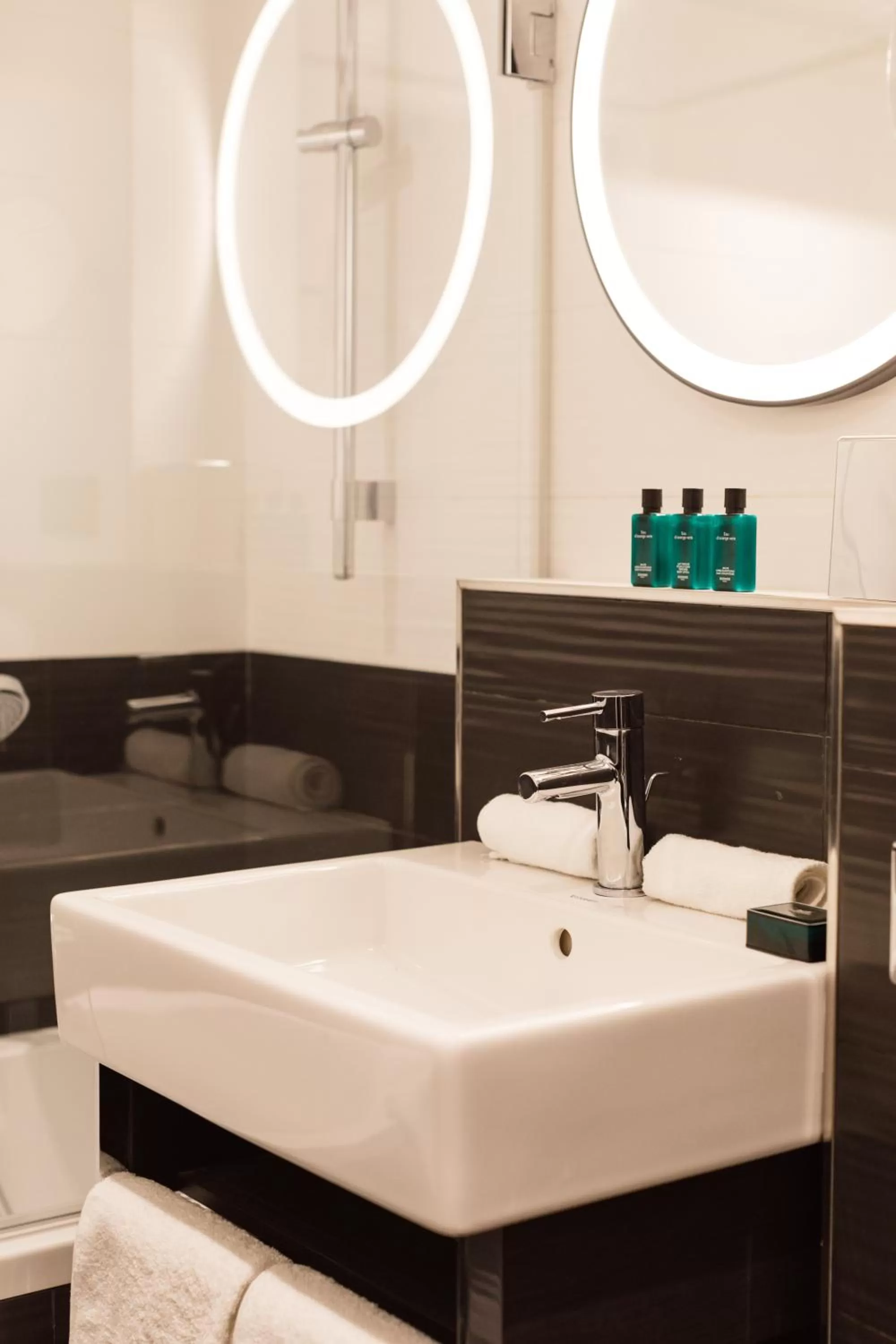 Toilet in XO Hotel Paris