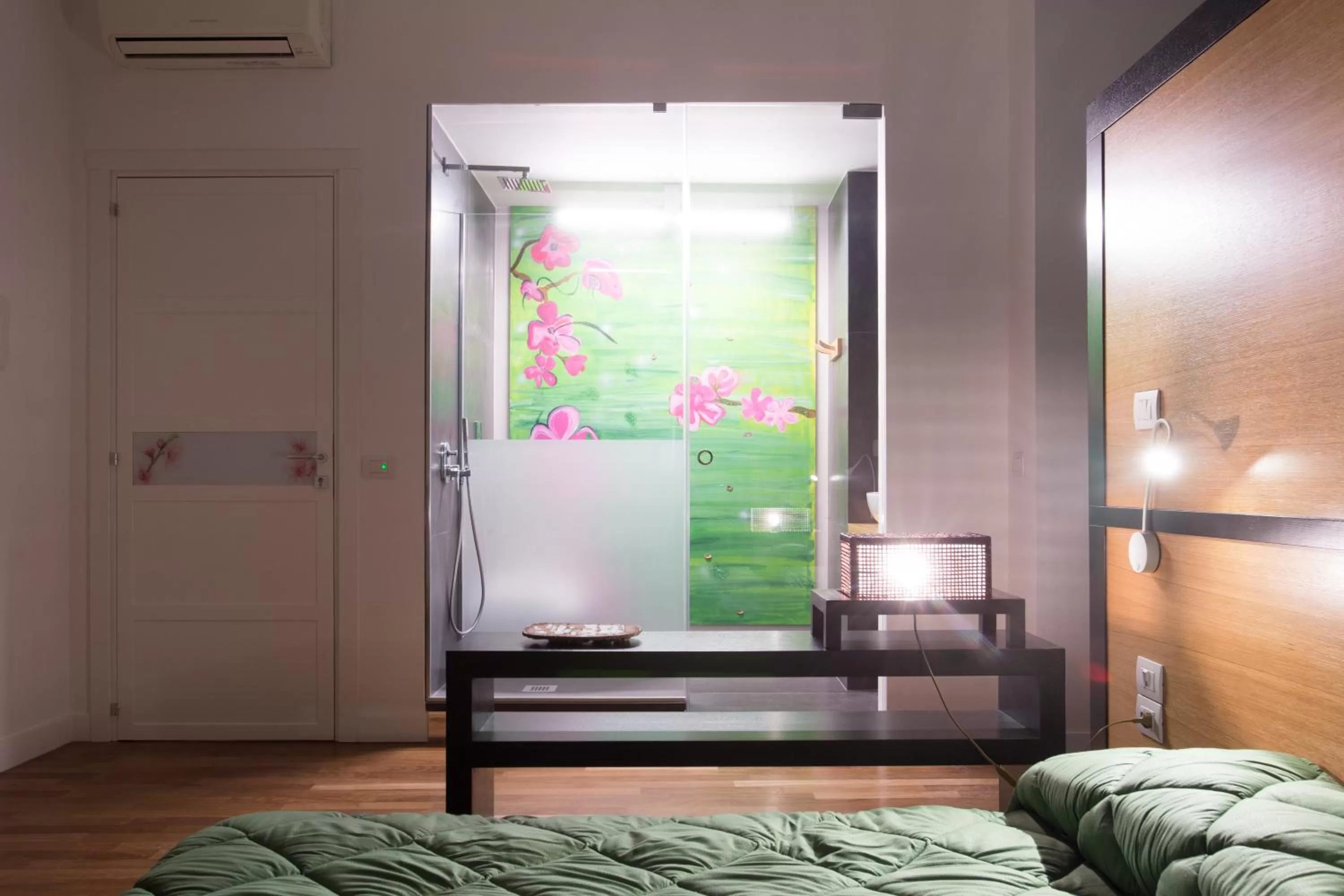 TV and multimedia, Bed in Soul City - by Pera Rooms Collection