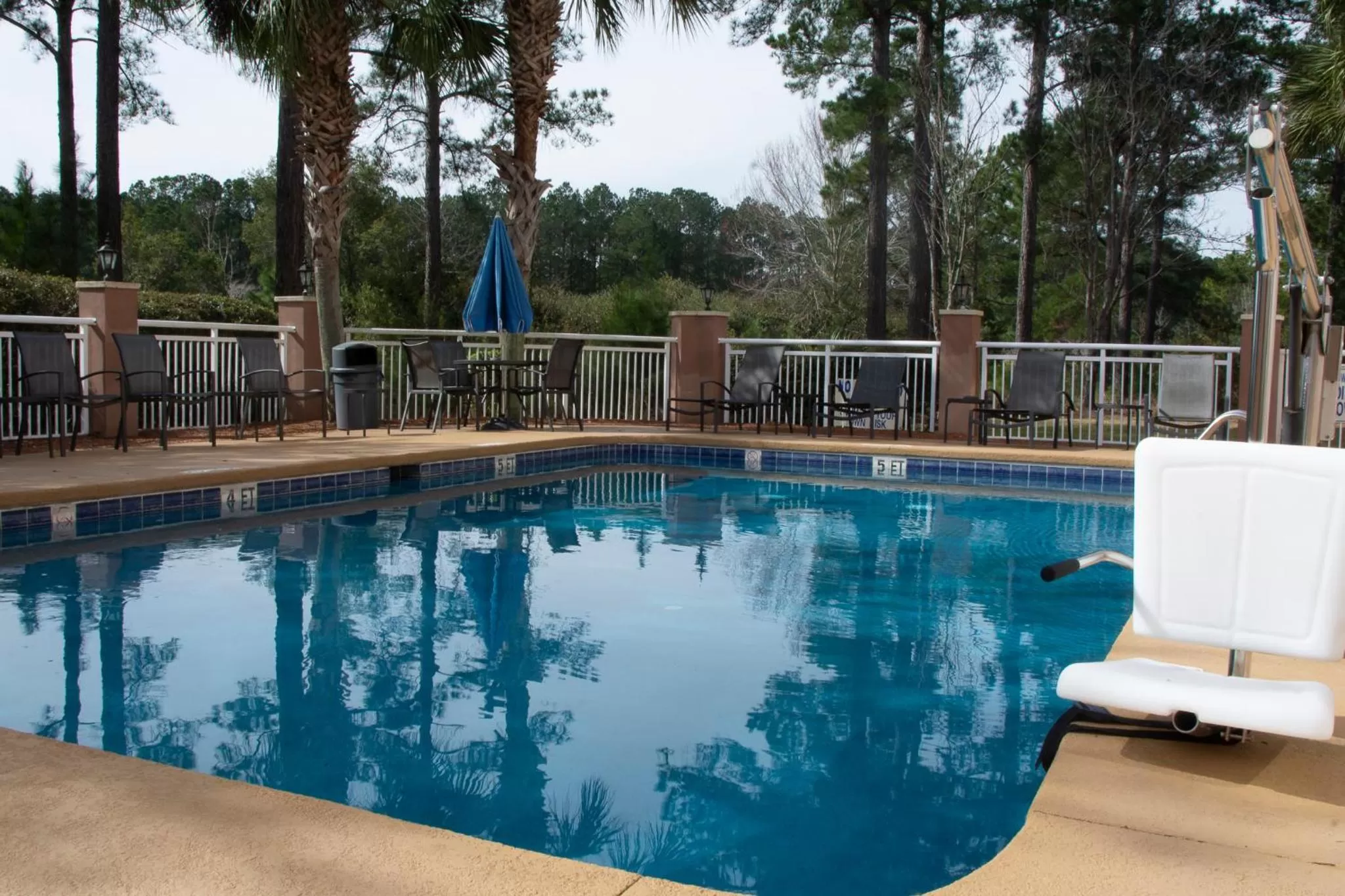 Swimming pool in Okatie Hilton Head Hotel