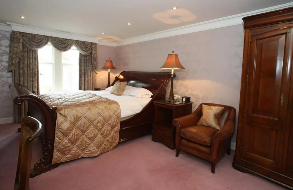 Bed in Mansion House Hotel