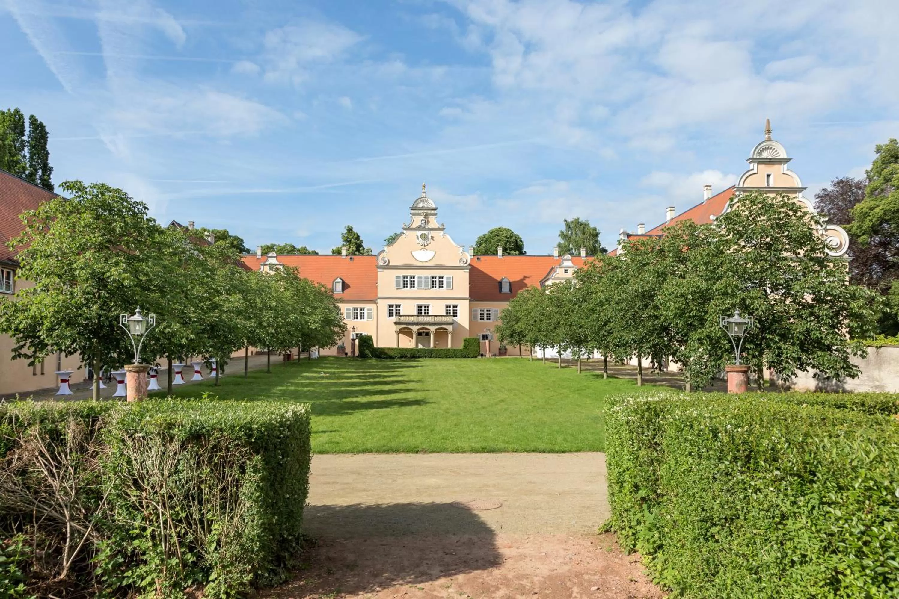 Facade/entrance in Hotel Jagdschloss Kranichstein