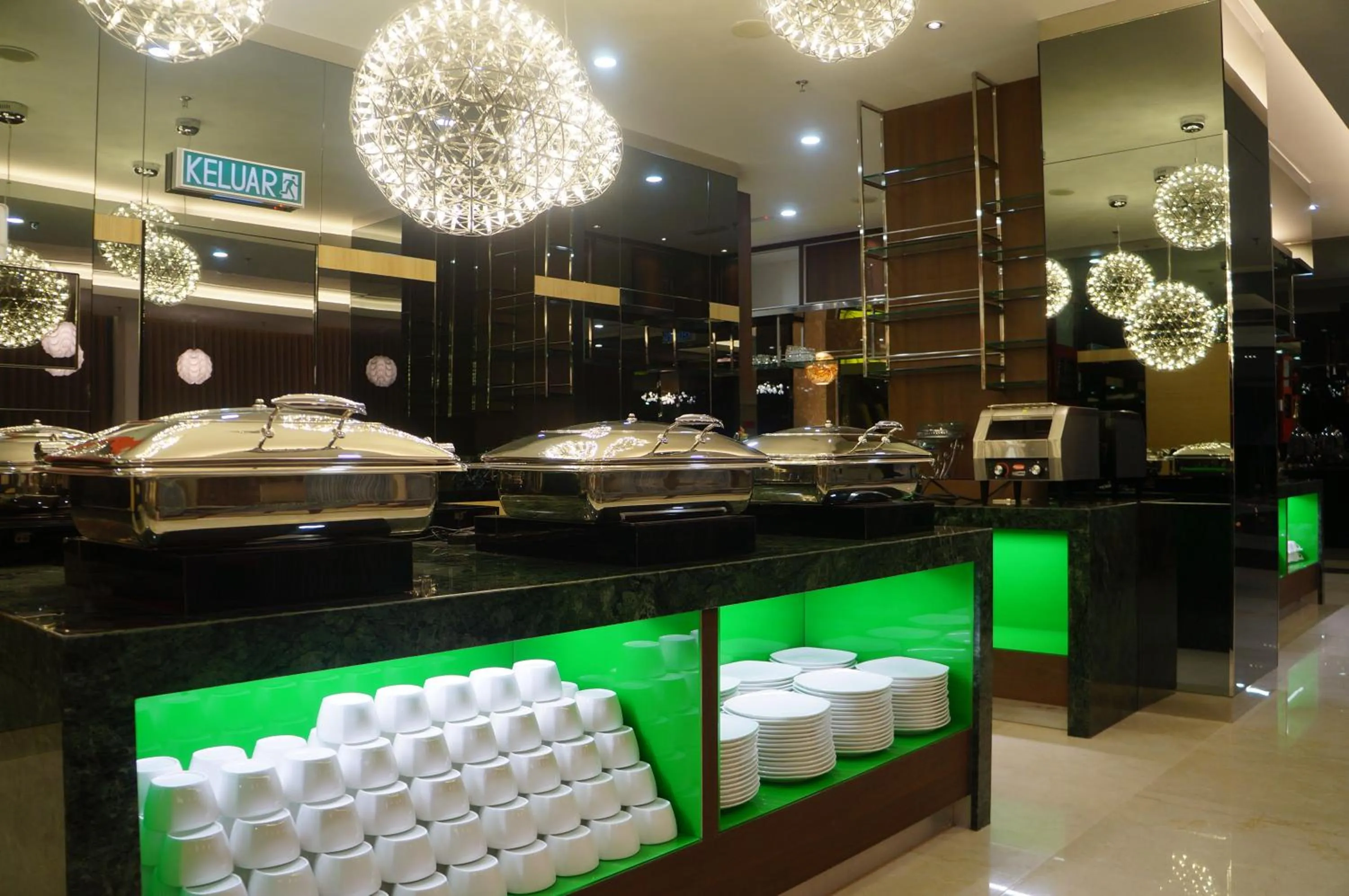 Food and drinks in Greens Hotel & Suites