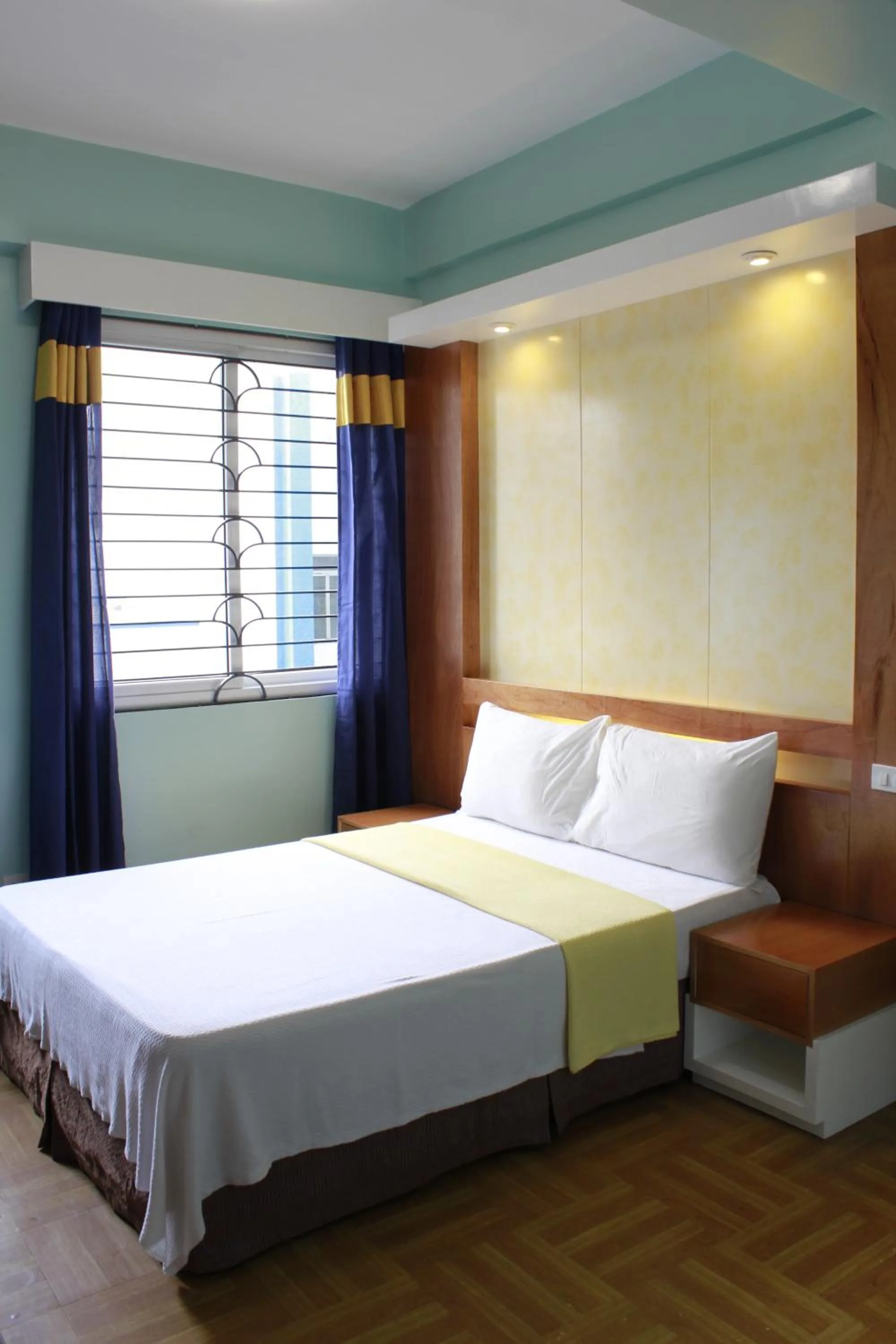 Photo of the whole room in Leesons Residences