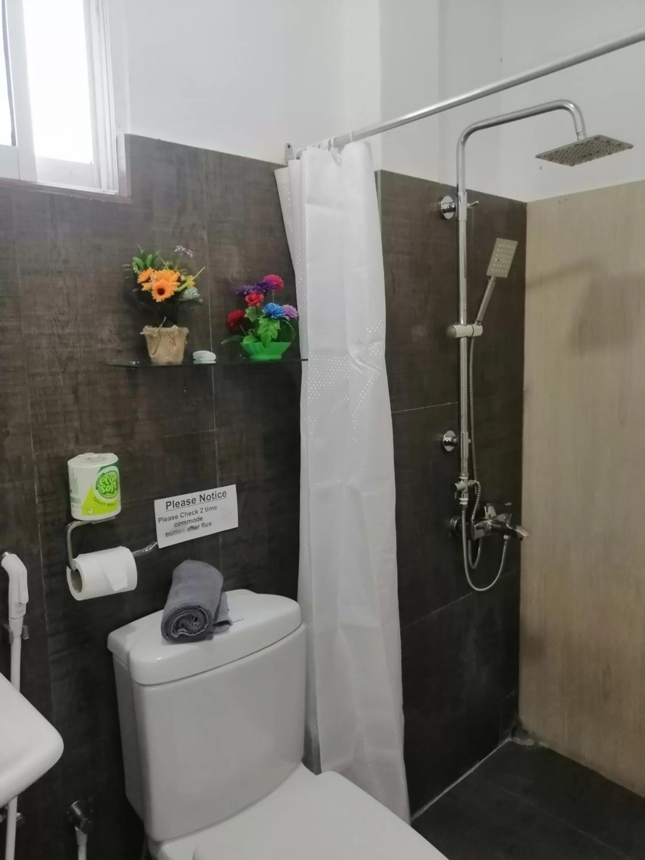 Le Petit Hotel & Restaurant