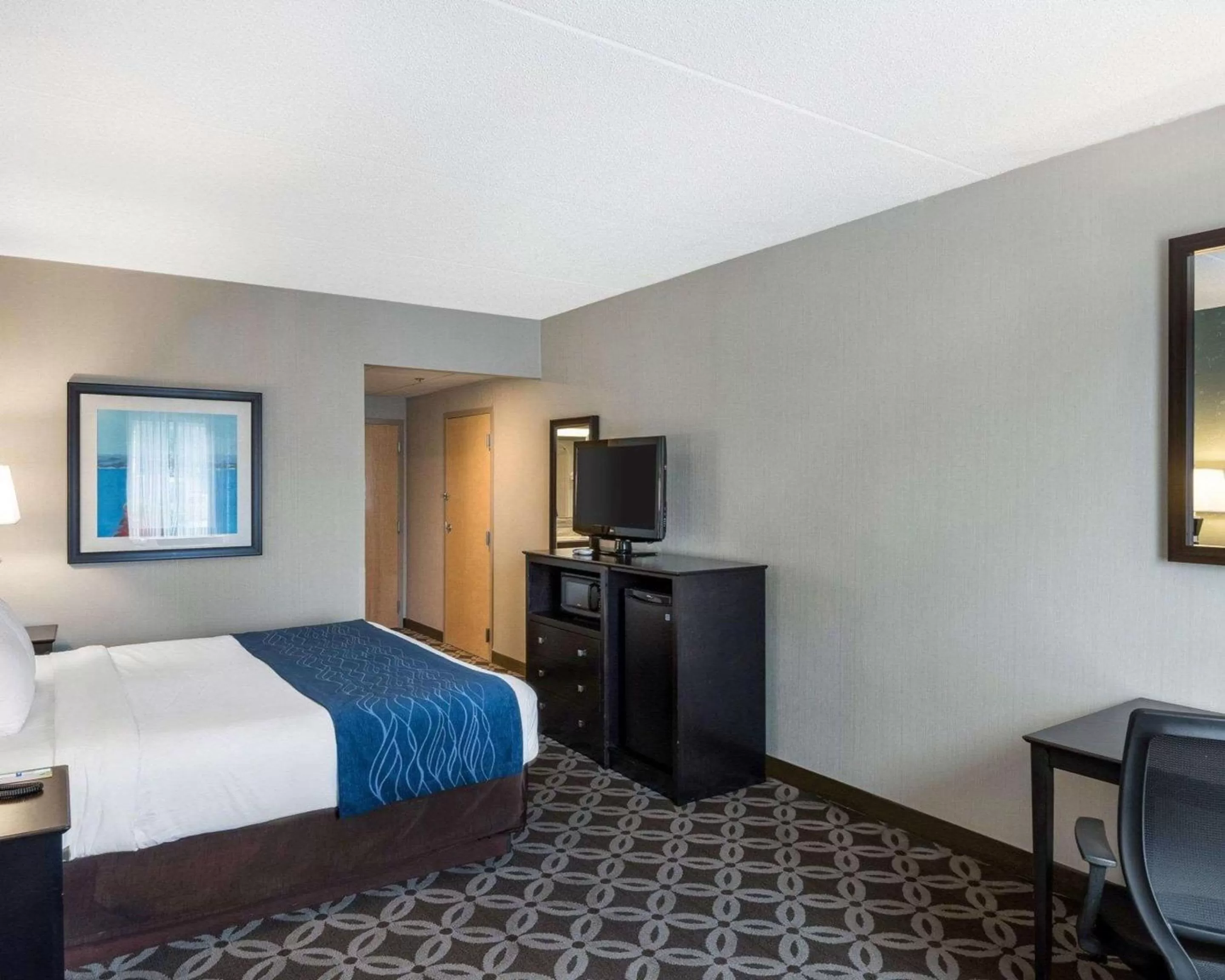 Photo of the whole room, Bed in Comfort Inn Rehoboth Beach