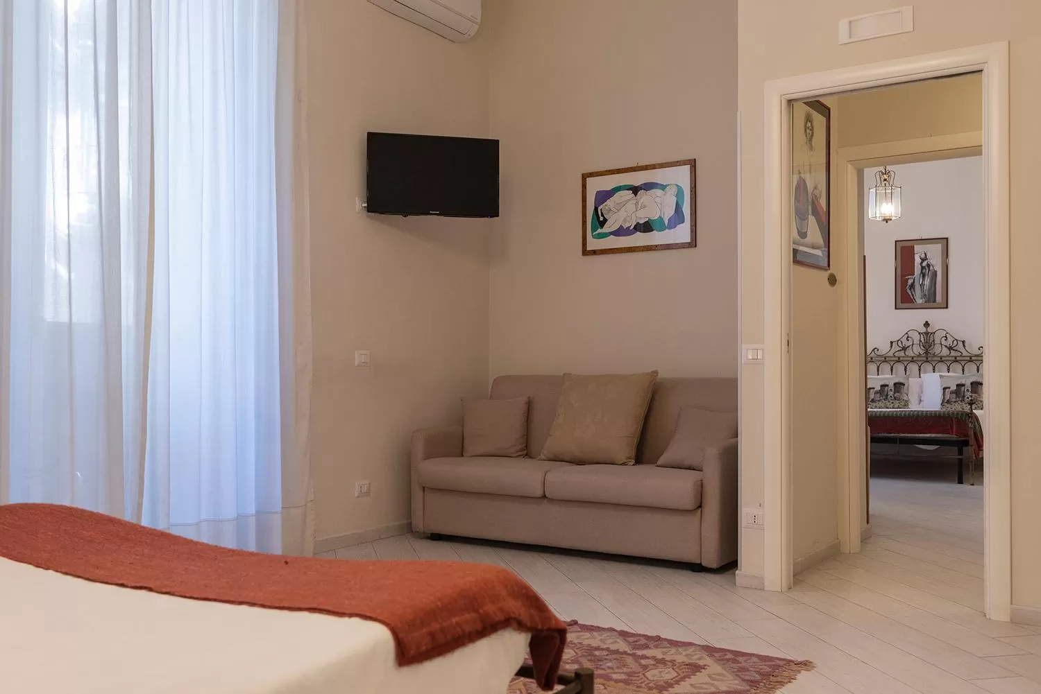 TV and multimedia, Bed in Domus Borbonica