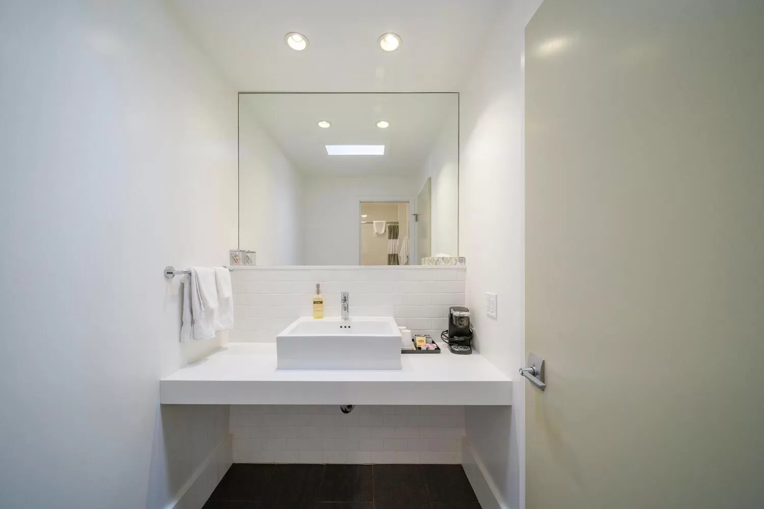 Bathroom in Beck's Motor Lodge