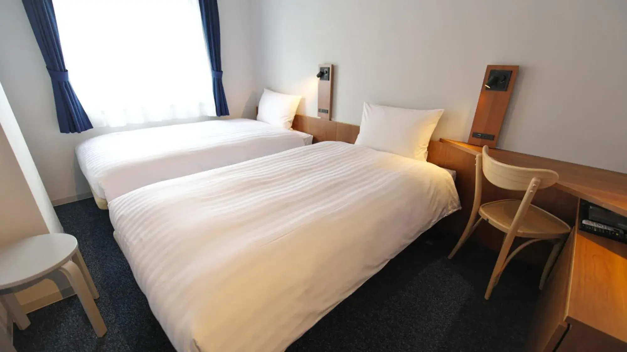 Standard Twin Room - single occupancy - Non-Smoking in Toyoko Inn Tokyo Haneda Airport No.2 Standard Twin Room - single occupancy - Non-Smoking in Toyoko Inn Tokyo Haneda Airport No.2