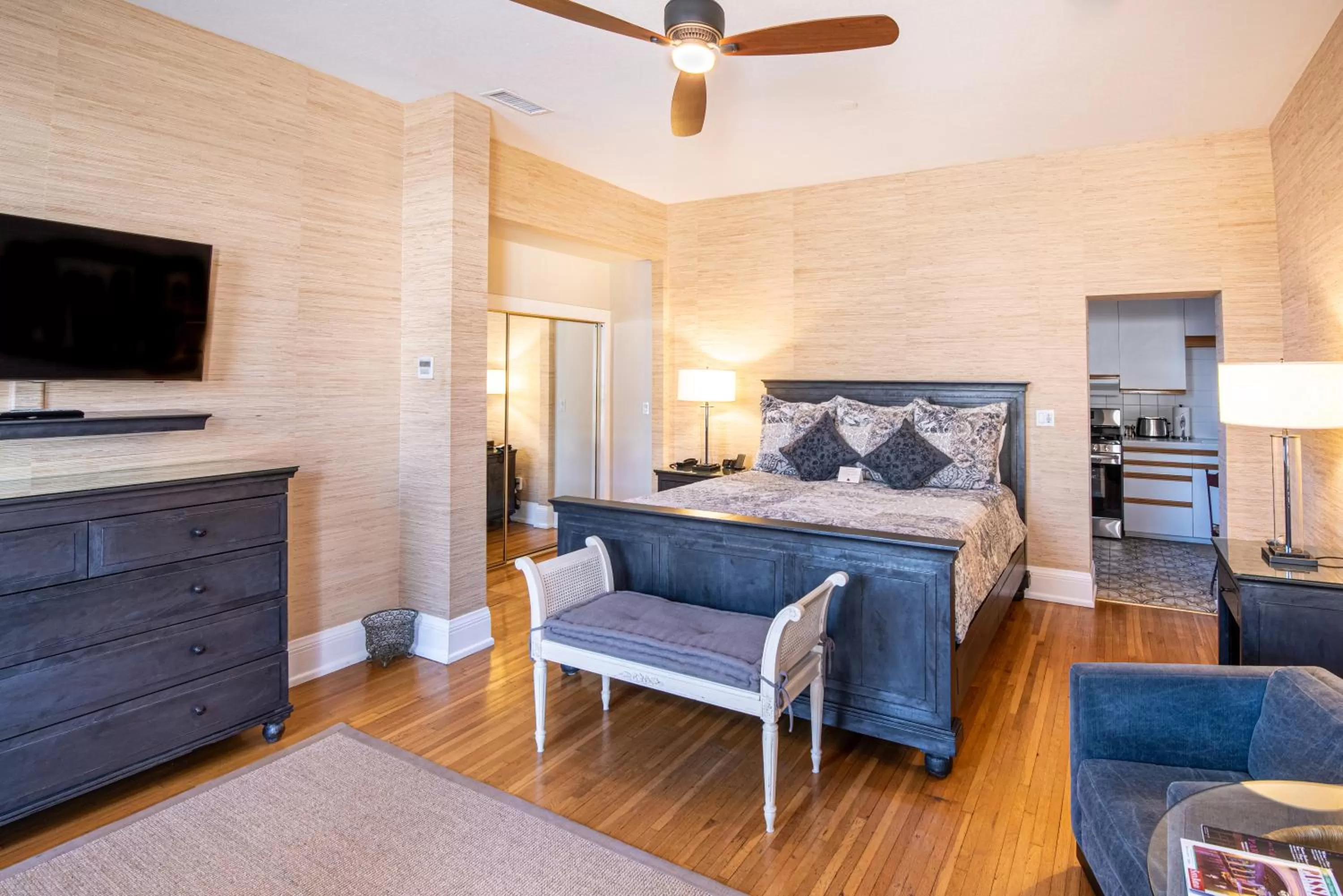 Seating area in Harbor House Inn