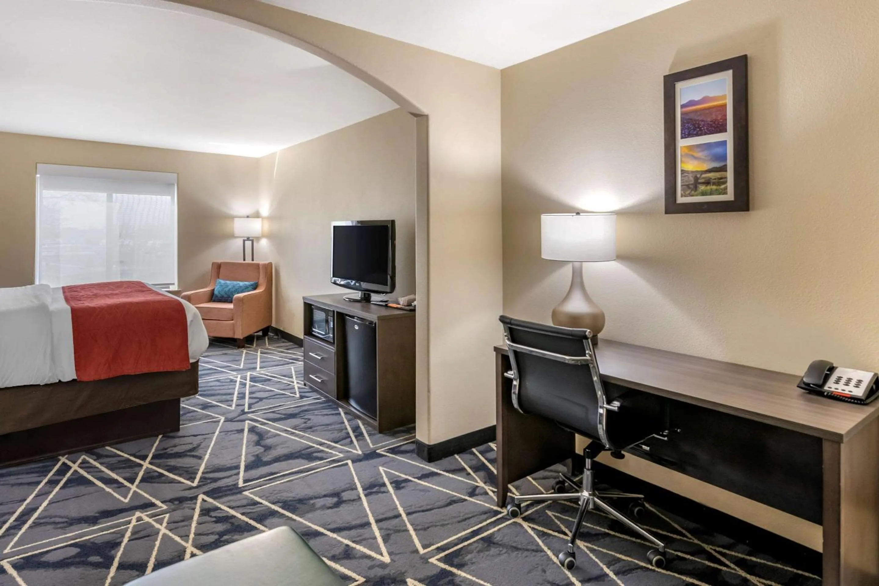 Photo of the whole room, Bed in Comfort Inn & Suites Lubbock West
