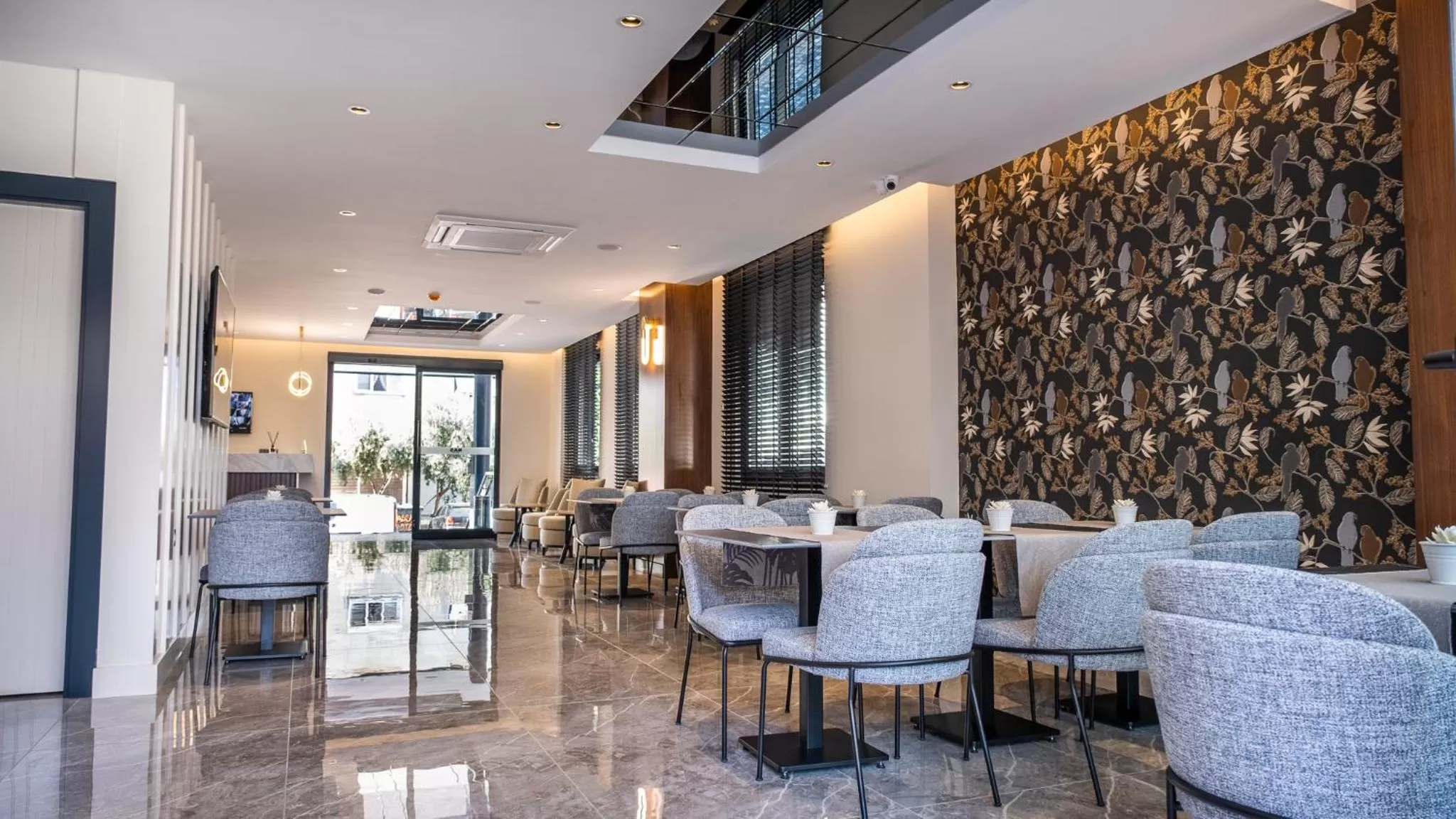 Breakfast, Restaurant/Places to Eat in Nas Suite