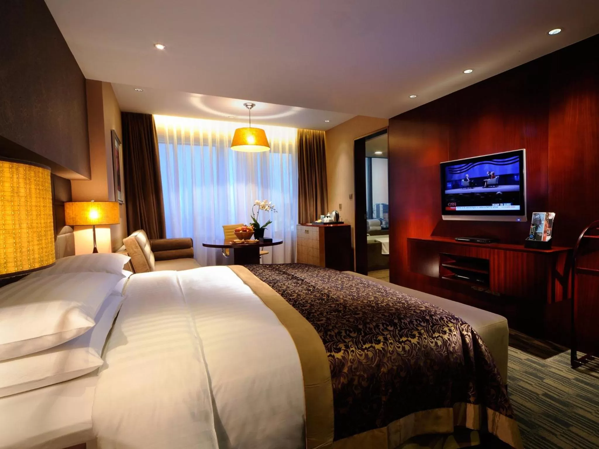 Photo of the whole room, Bed in Crowne Plaza Beijing Zhongguancun by IHG
