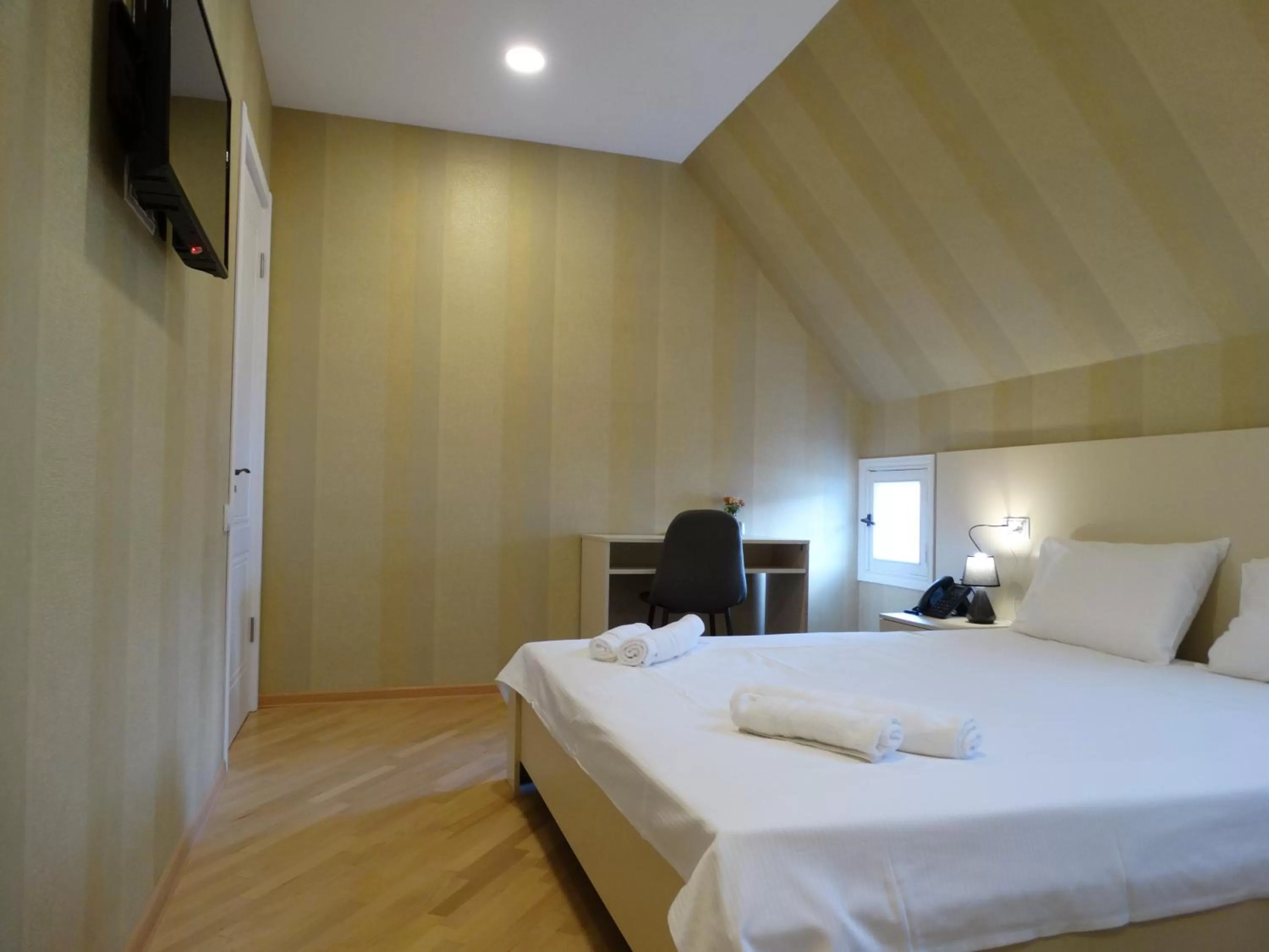 Photo of the whole room, Bed in Hotel Boutique IVERIA