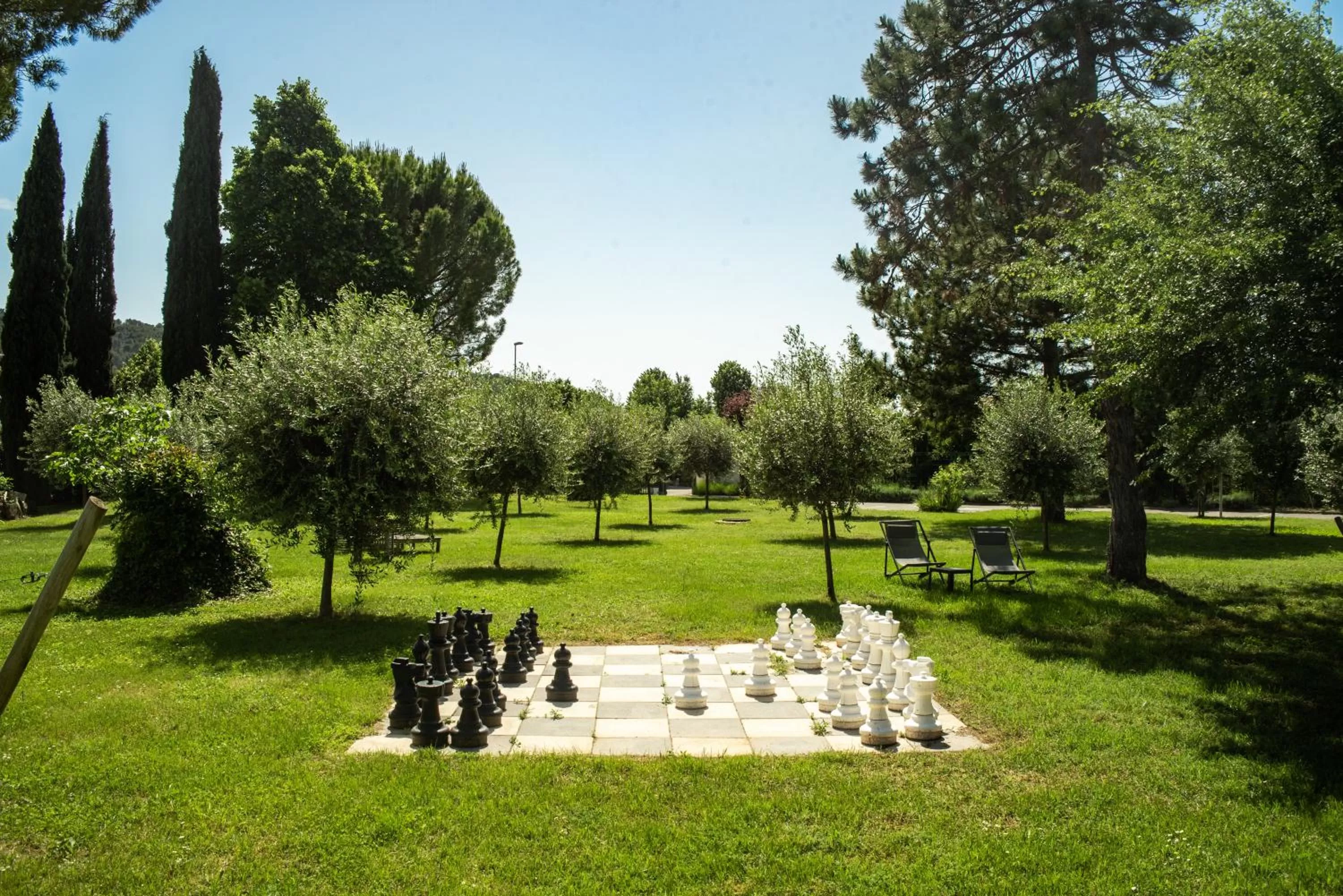 Garden view in ibis Aix en Provence