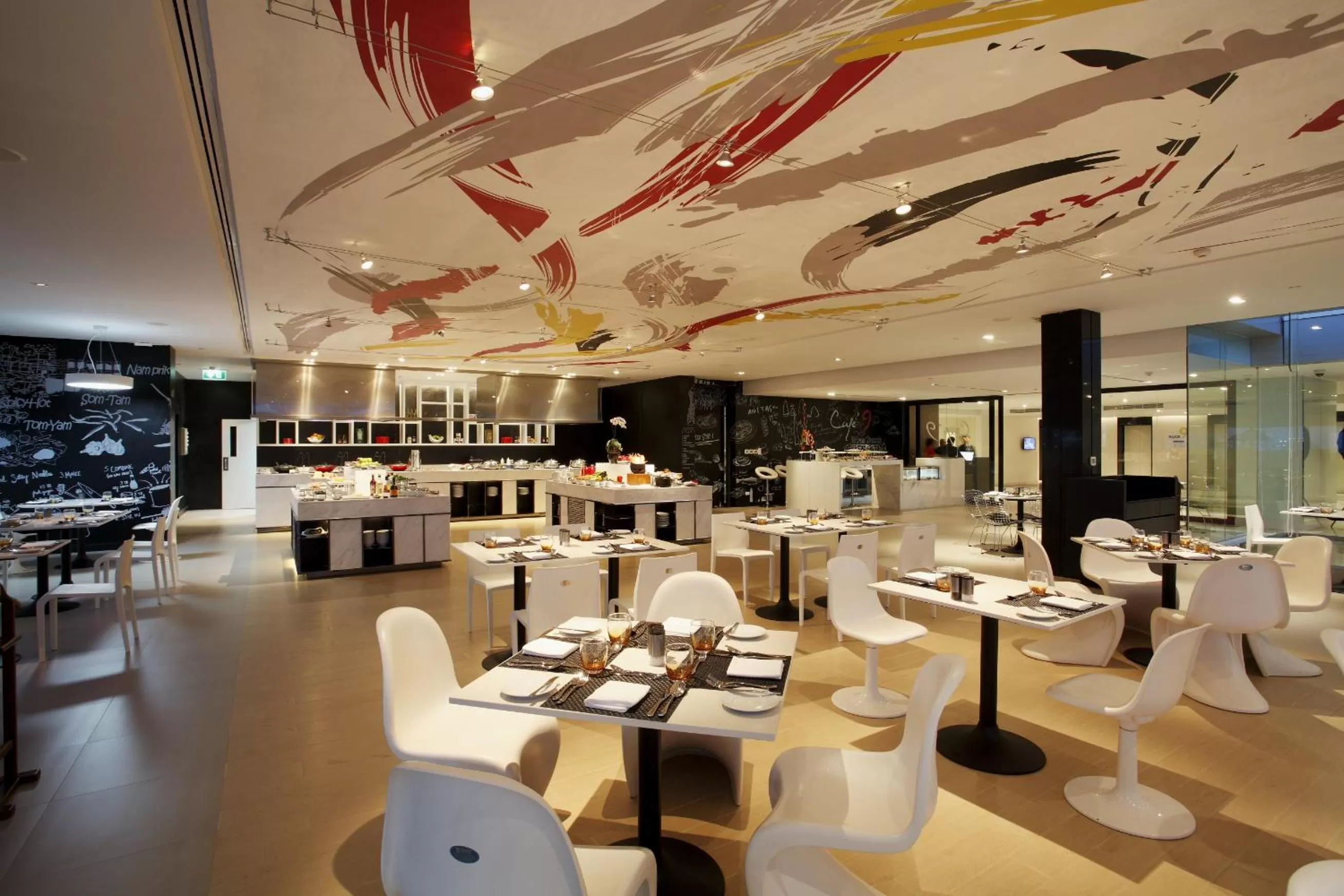 Restaurant/places to eat in Centara Watergate Pavilion Hotel Bangkok