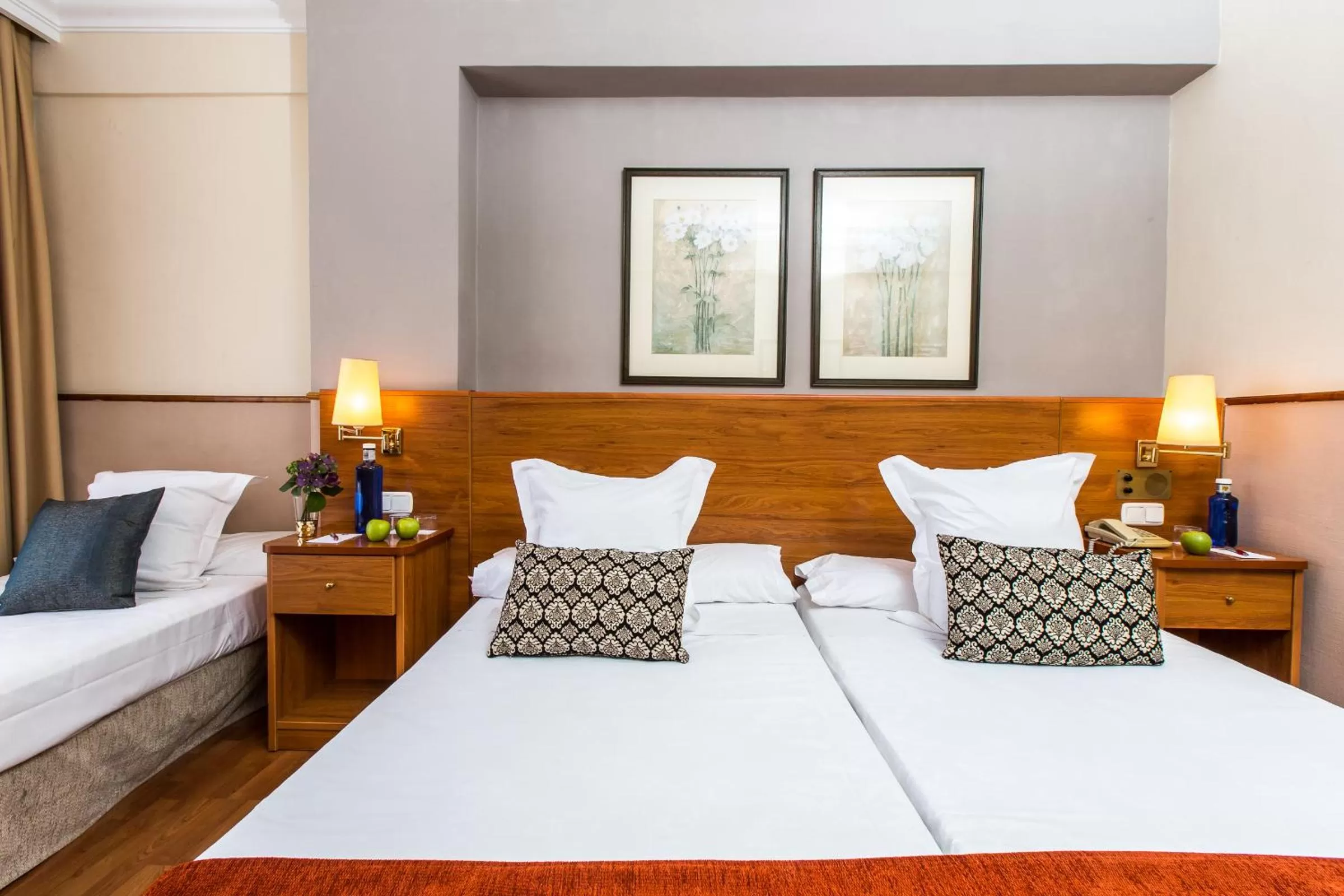 Bedroom in Leonardo Hotel Granada