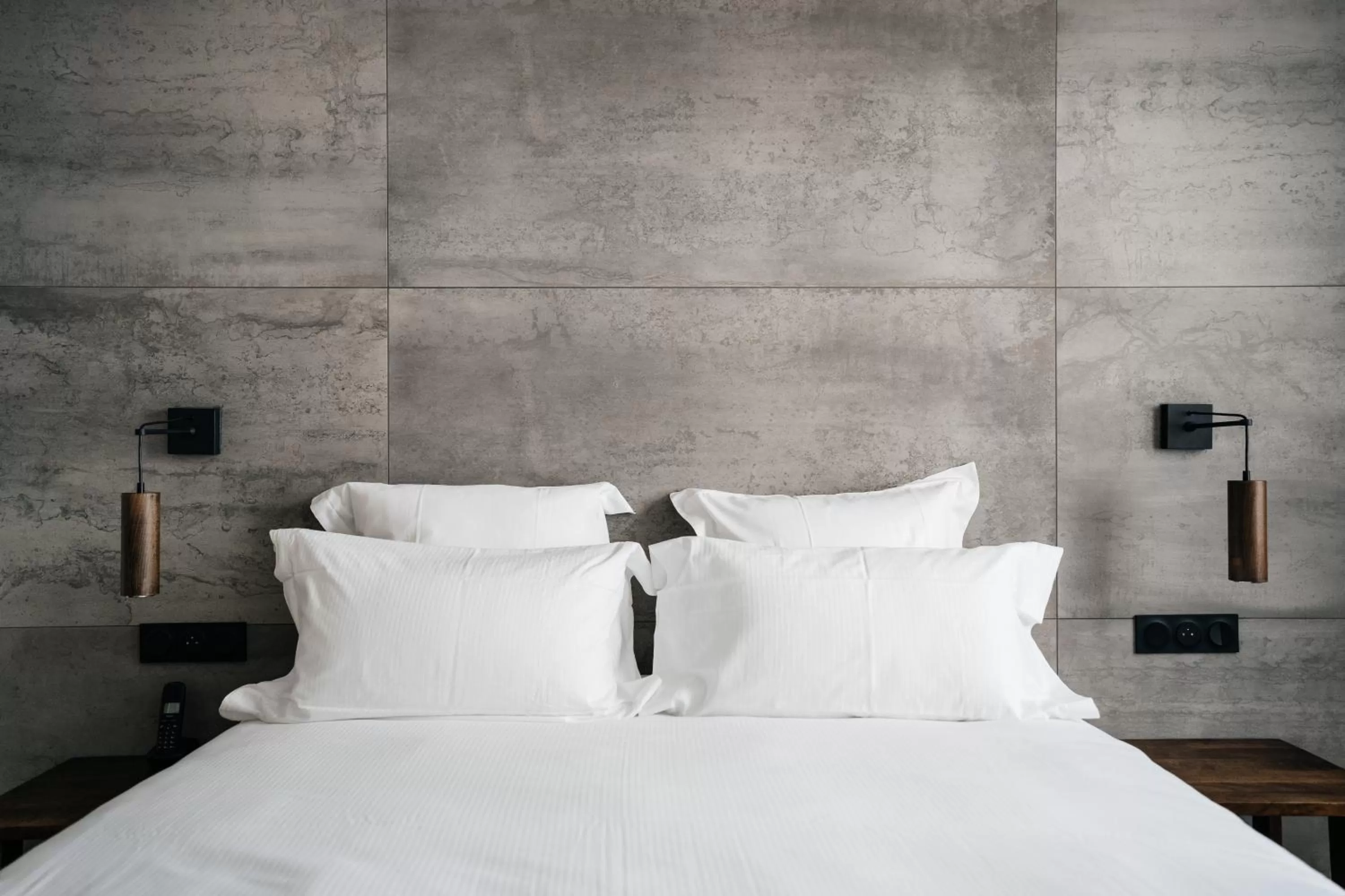 Bed in Auberge du Lyonnais