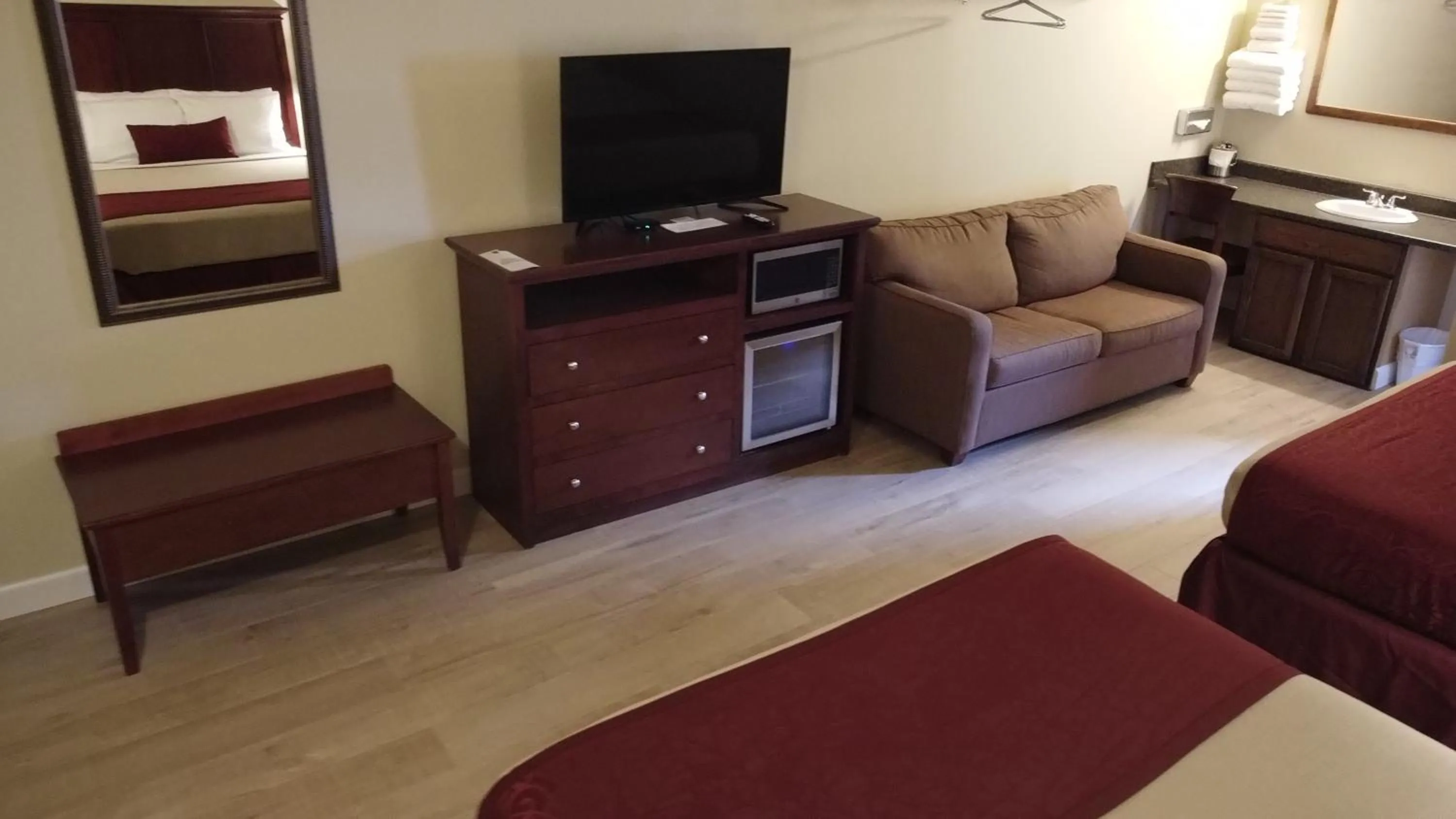 TV and multimedia in Homestead Motel