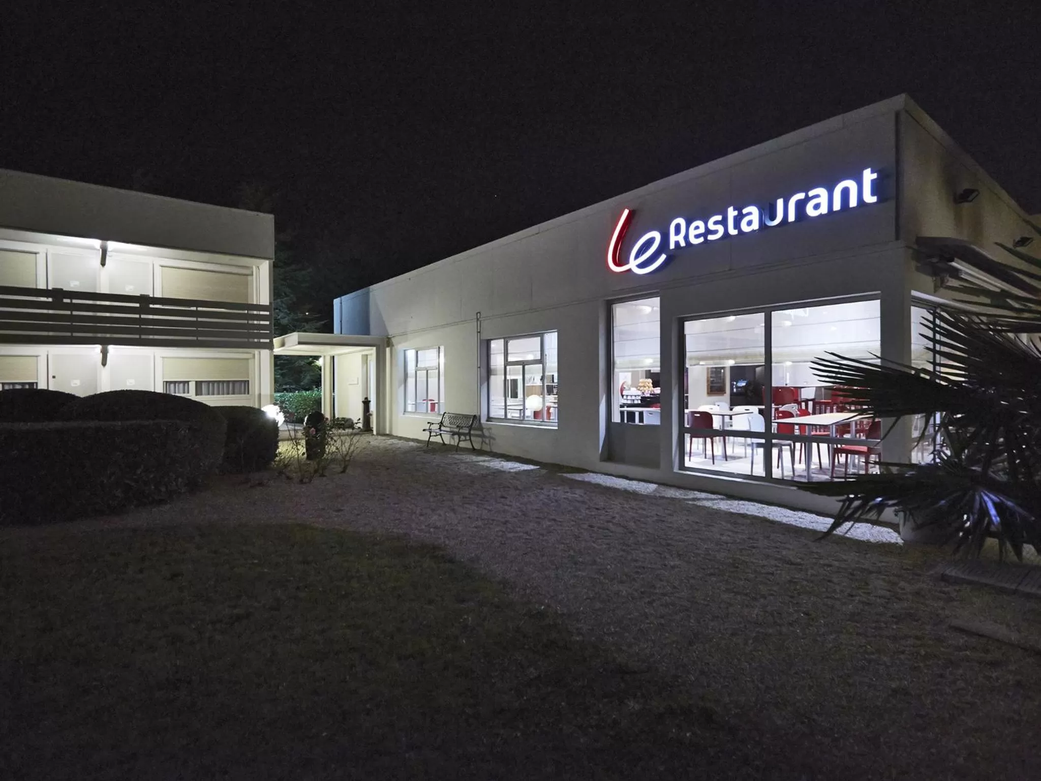 Facade/entrance in Campanile Lyon Nord - Ecully
