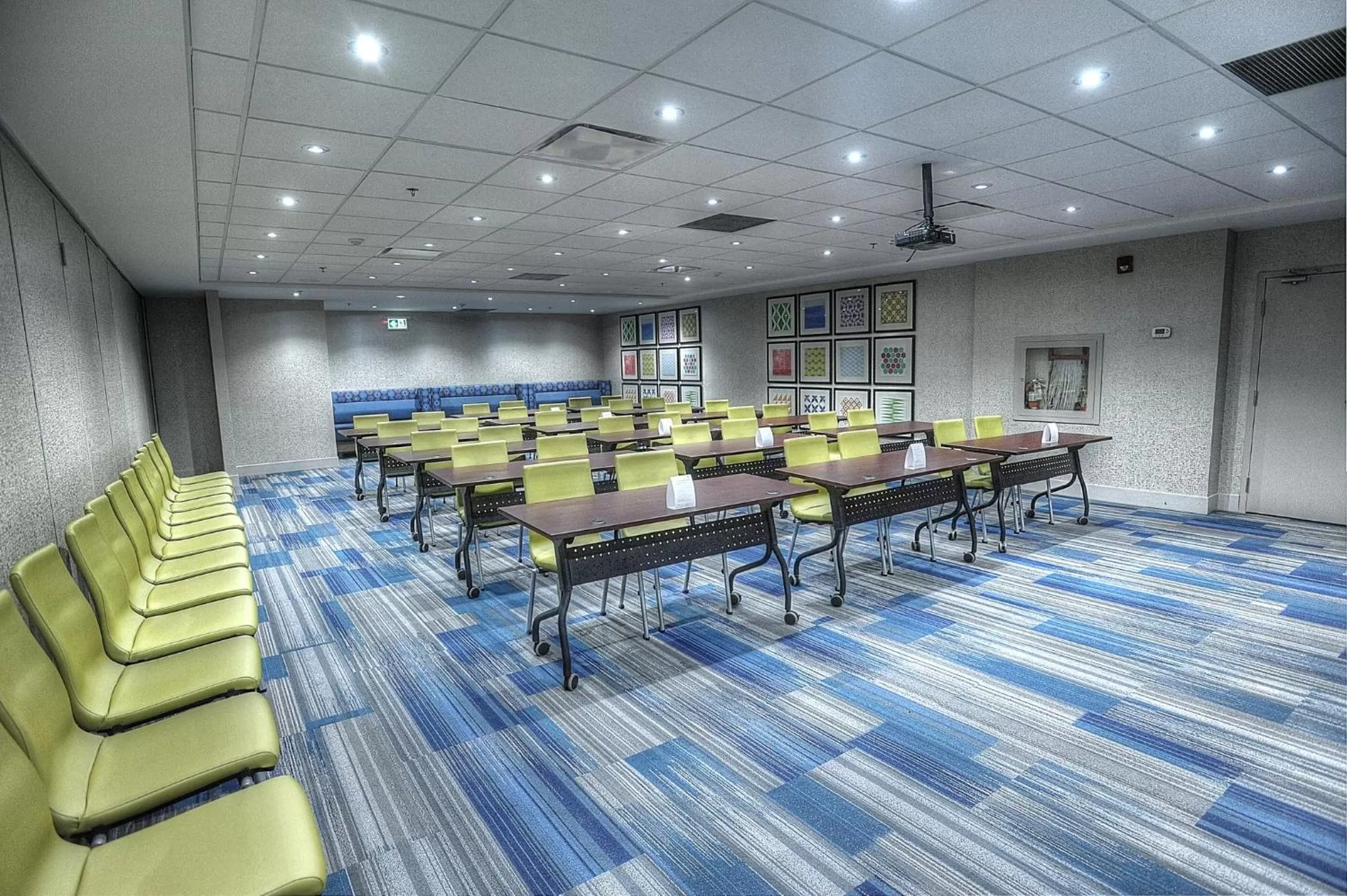 Meeting/conference room in Holiday Inn Express & Suites Toronto Airport West by IHG