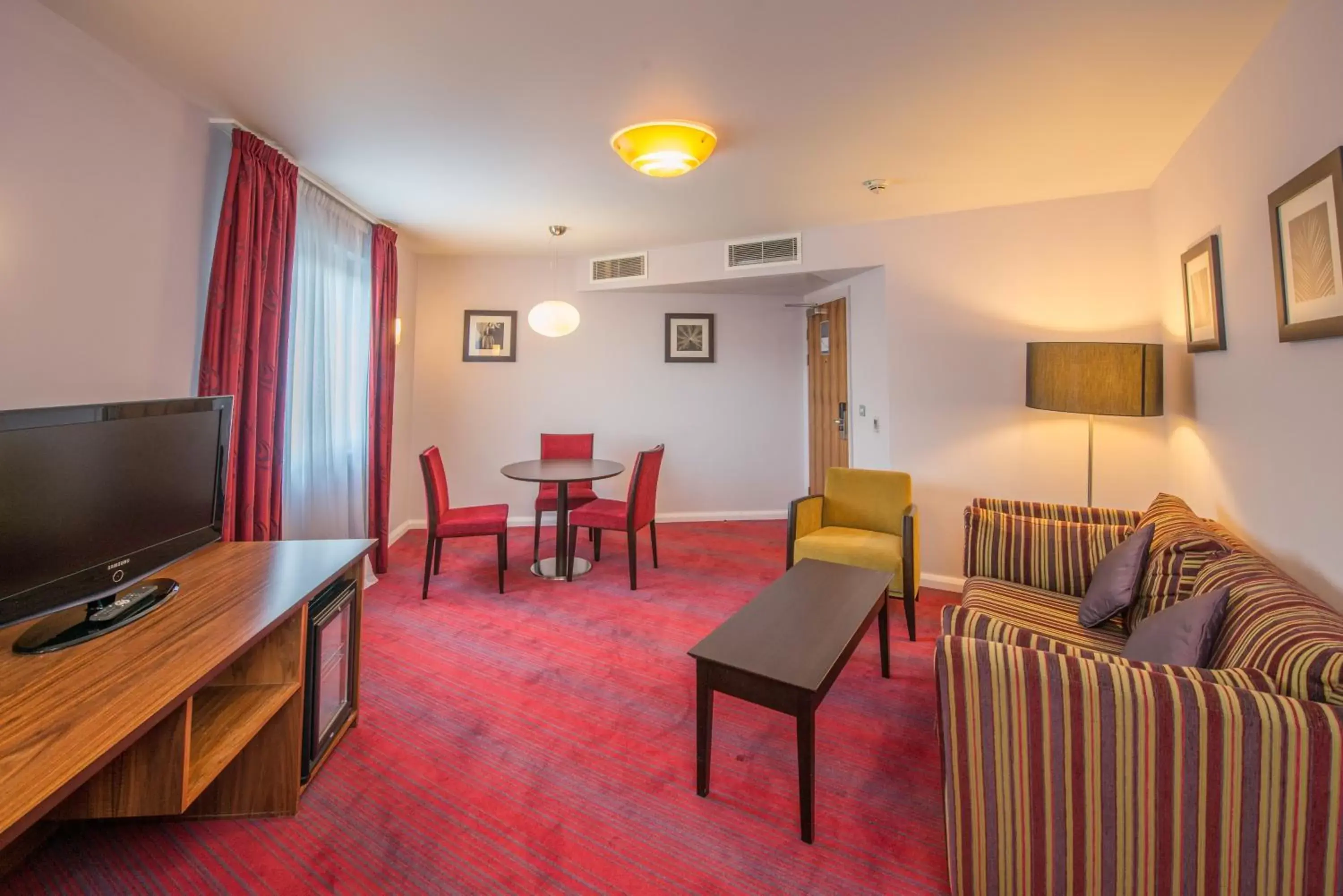 King Suite in Holiday Inn Norwich City by IHG King Suite in Holiday Inn Norwich City by IHG