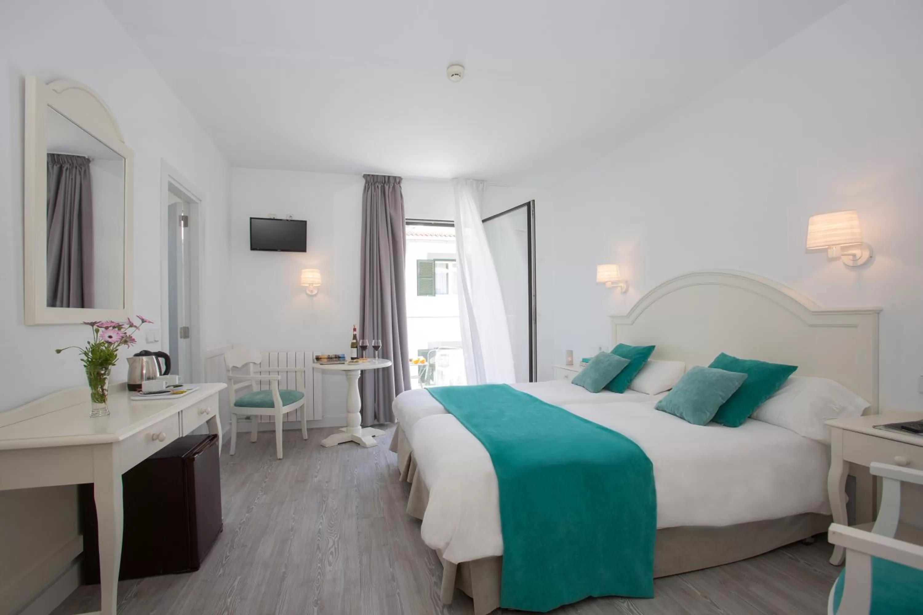 Property building, Bed in Hotel Marina