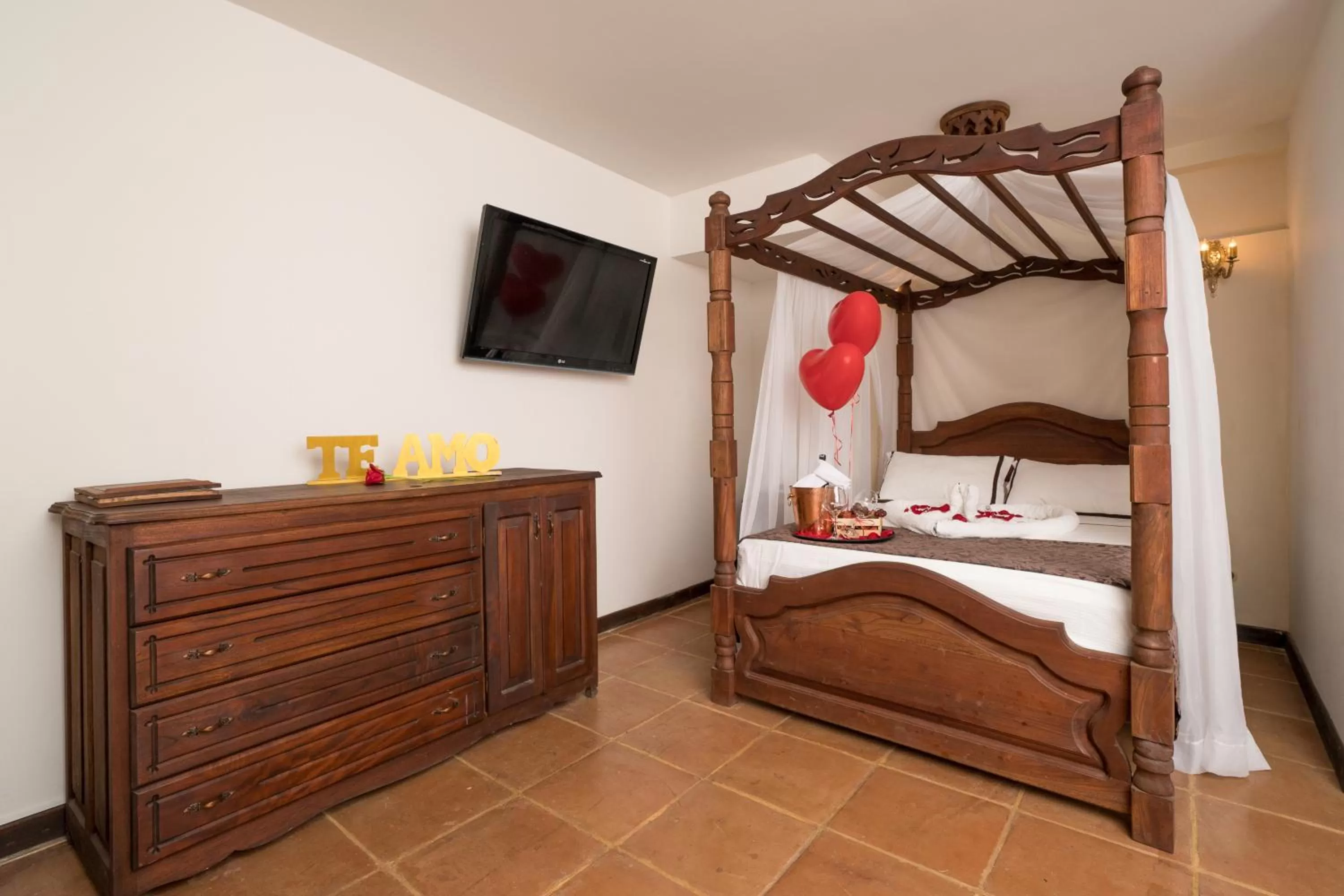 TV and multimedia, Bed in Nueva Granada Hotel Colonial -Centro Histórico-