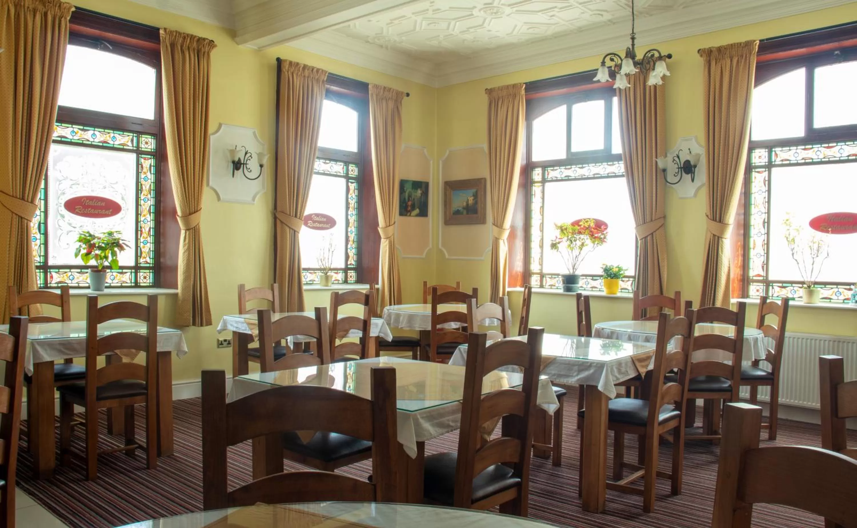 Dining area, Restaurant/Places to Eat in The Shakespeare Deluxe Hotel and Caribbean Restaurant Halifax