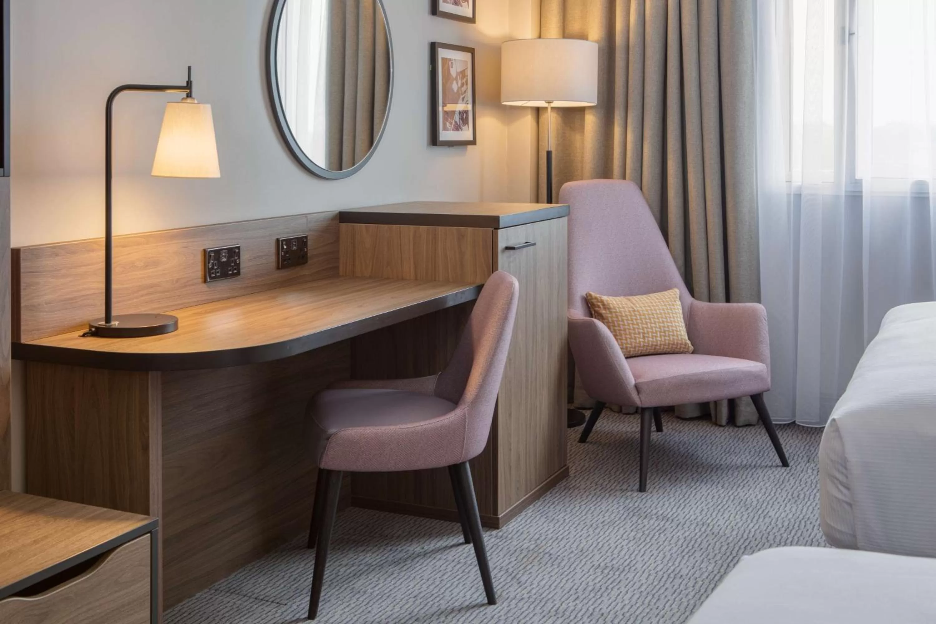 Bedroom, Bed in DoubleTree by Hilton Dartford Bridge