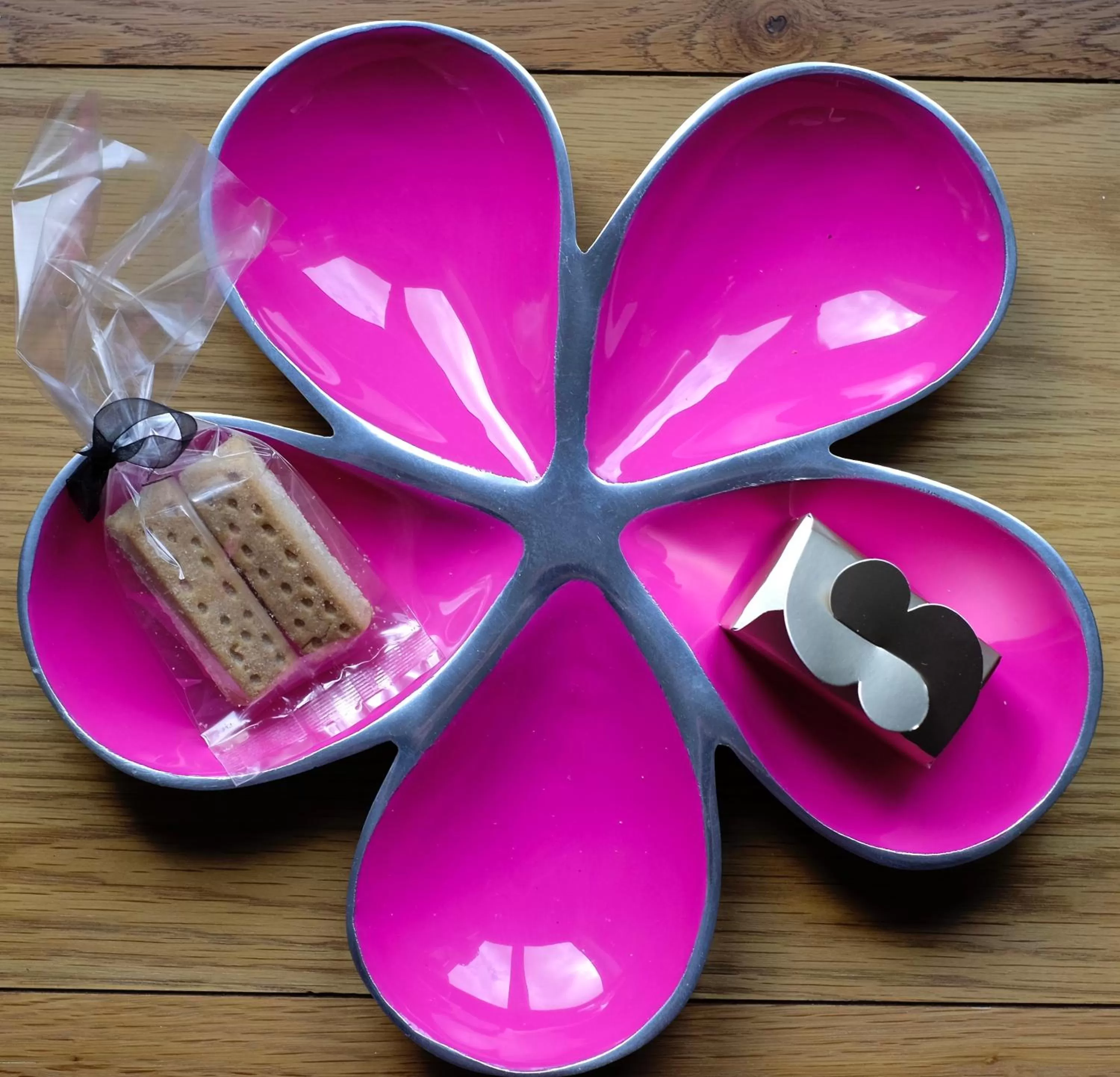 Decorative detail in Canaston Oaks