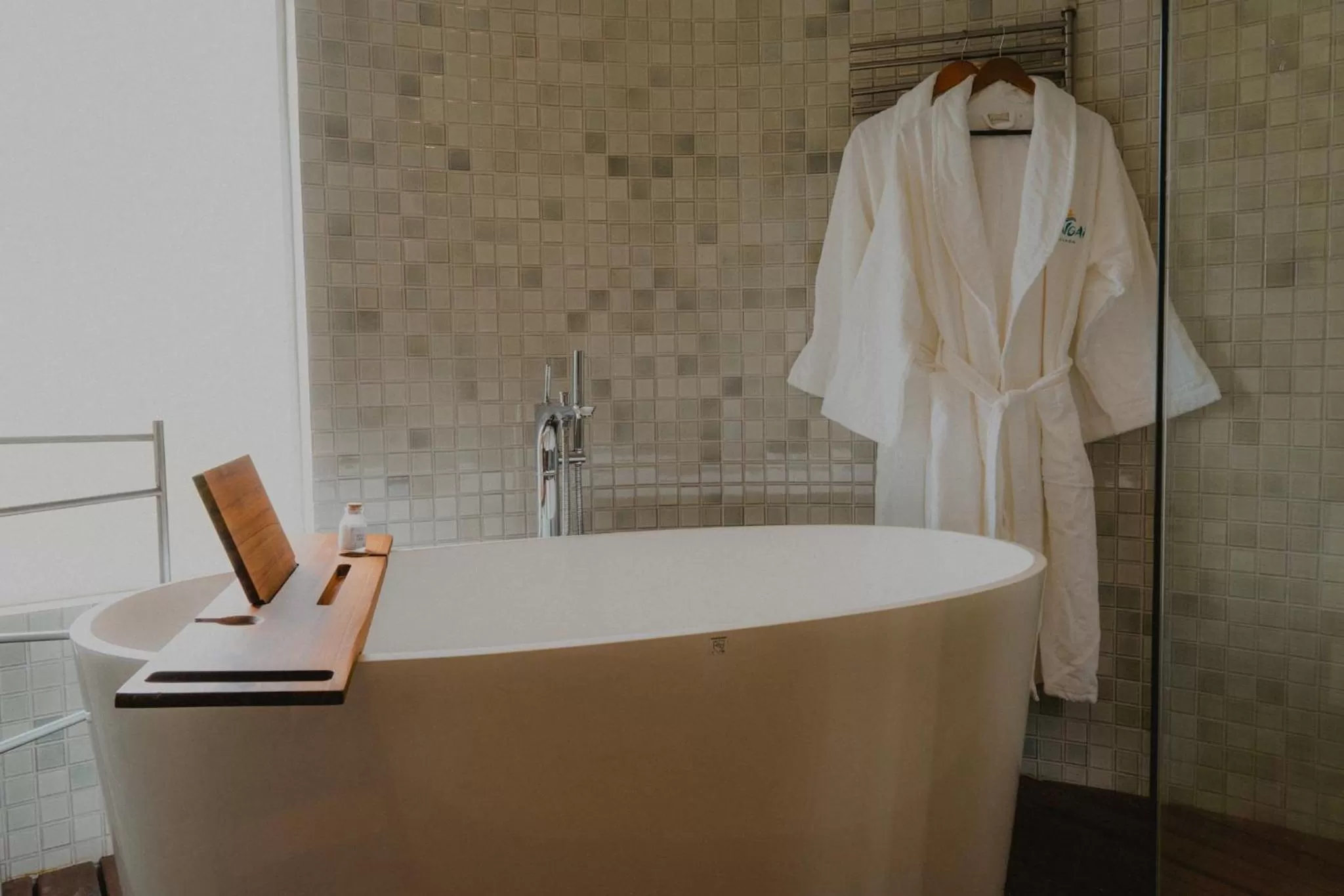 Hot Tub, Bathroom in Pousada Rangai