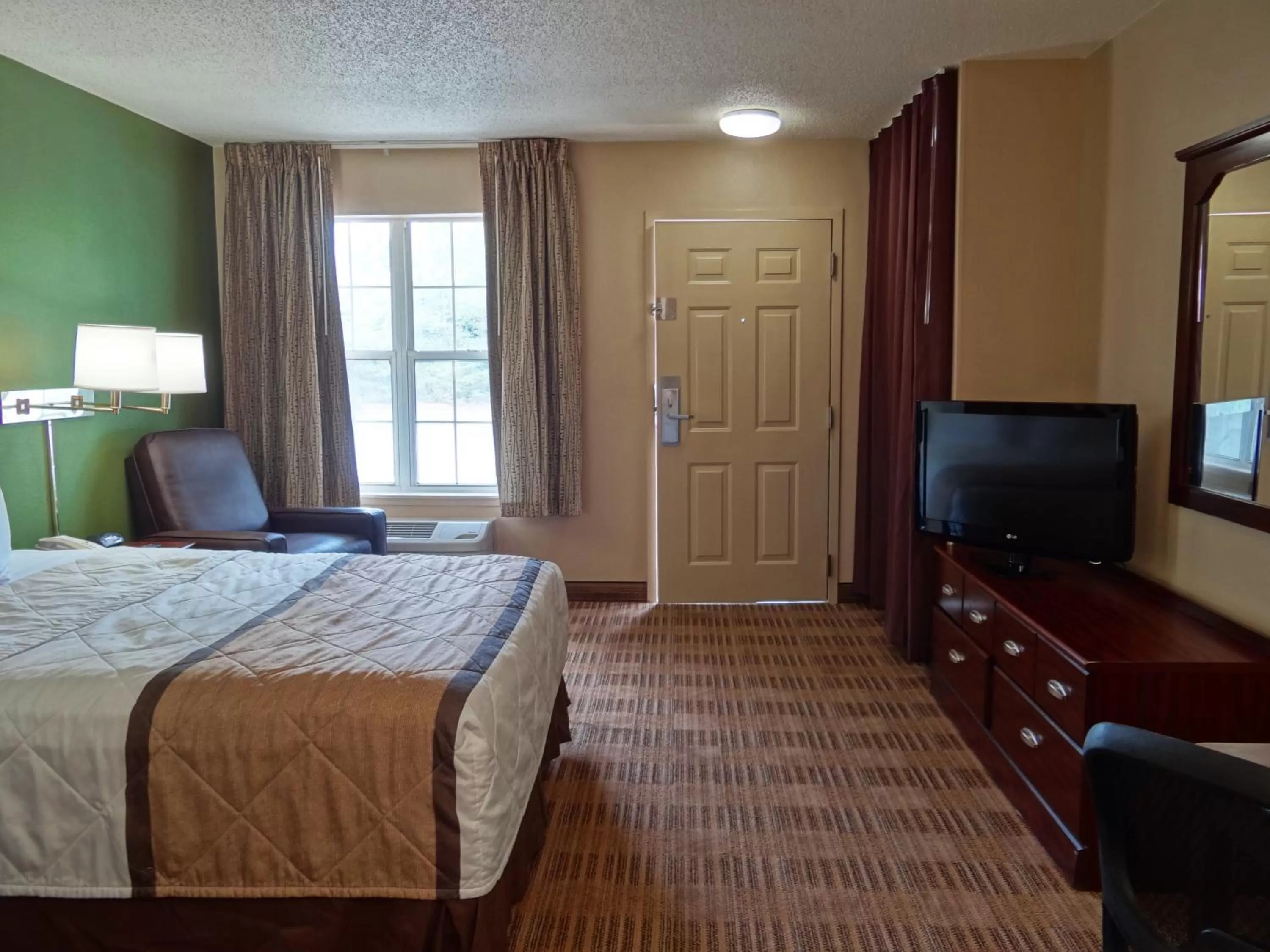 Bed in Extended Stay America Suites - Mobile - Spring Hill