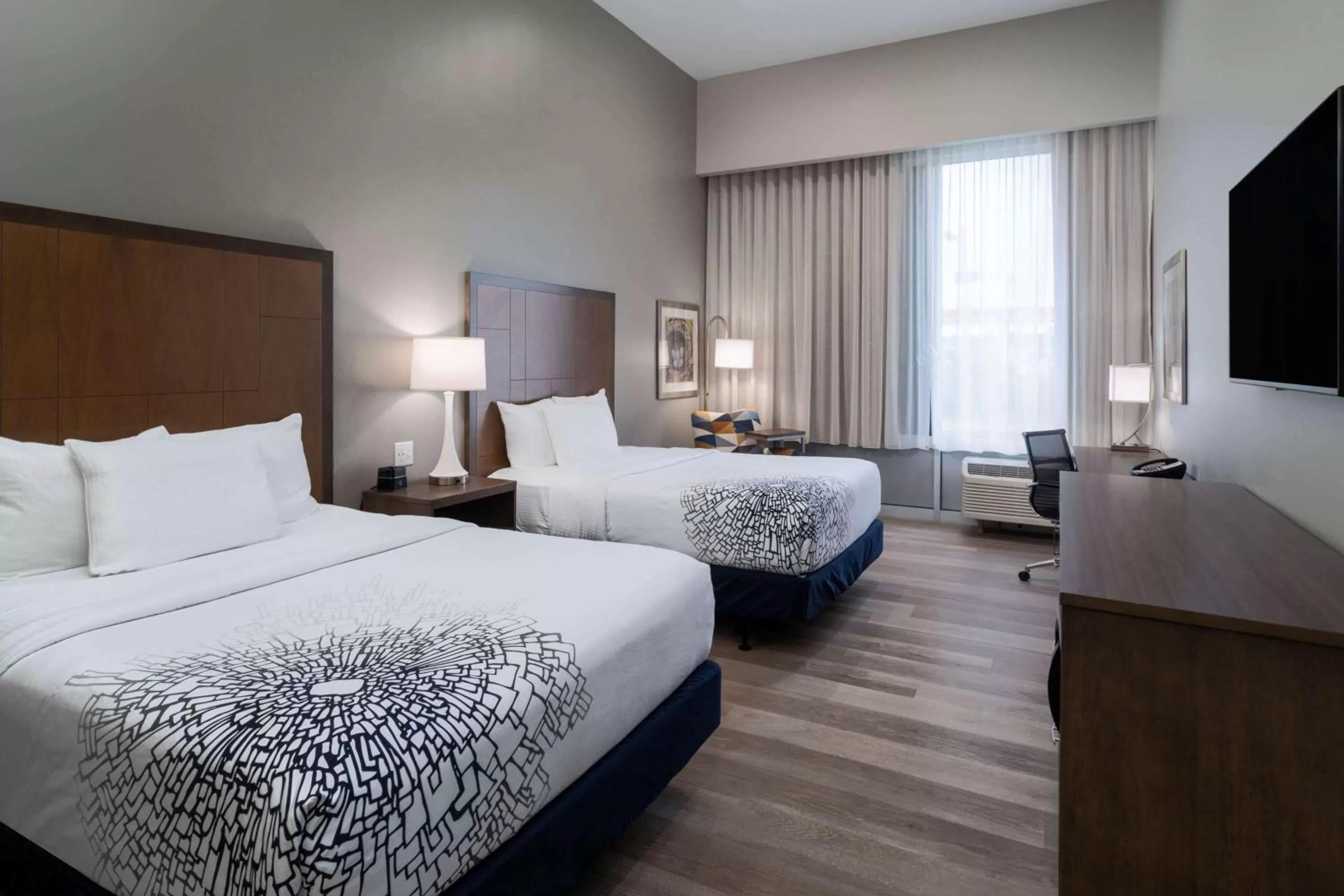 Photo of the whole room, Bed in La Quinta Inn & Suites by Wyndham Tifton