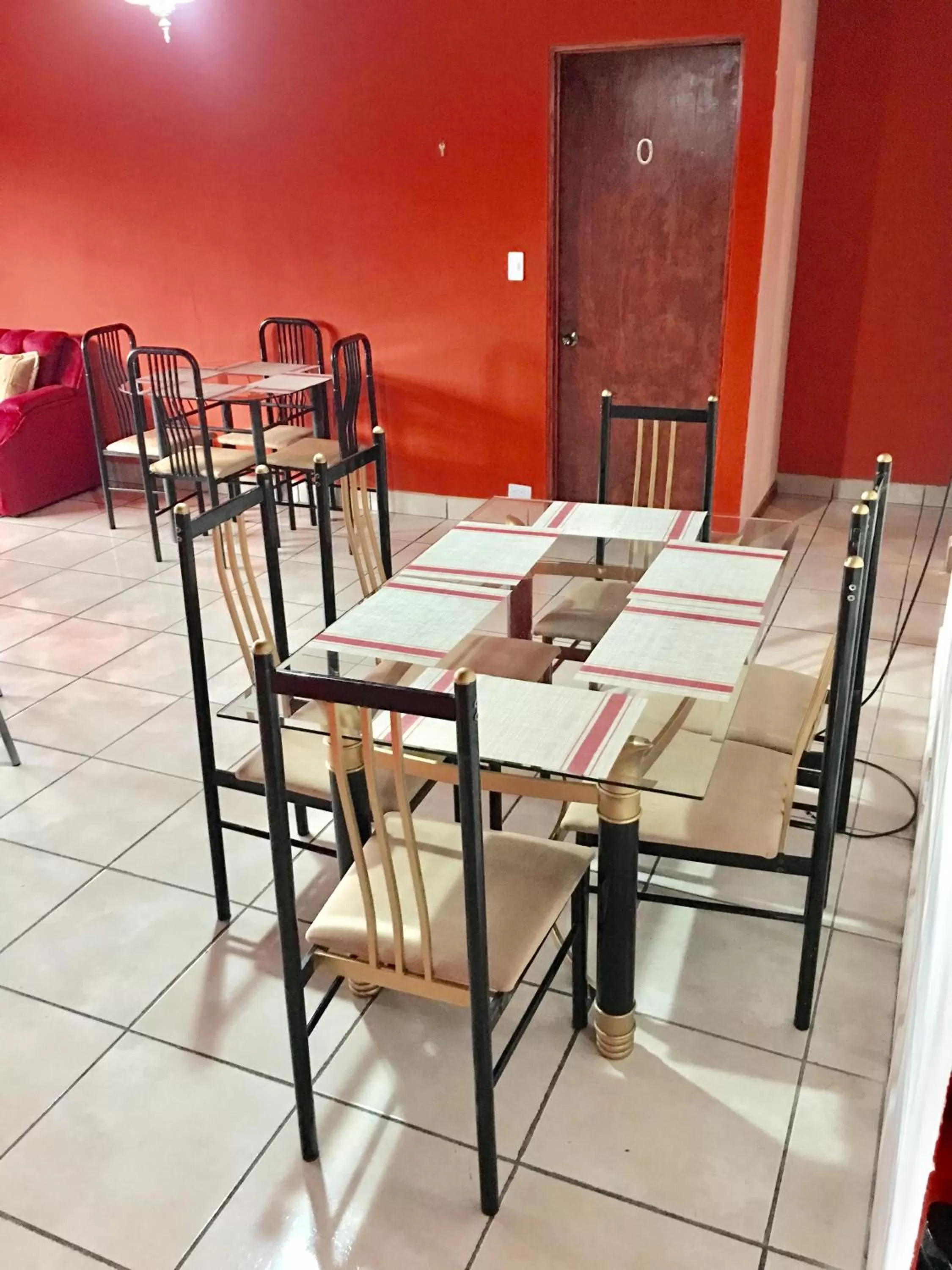 Restaurant/places to eat in Hotel Your House