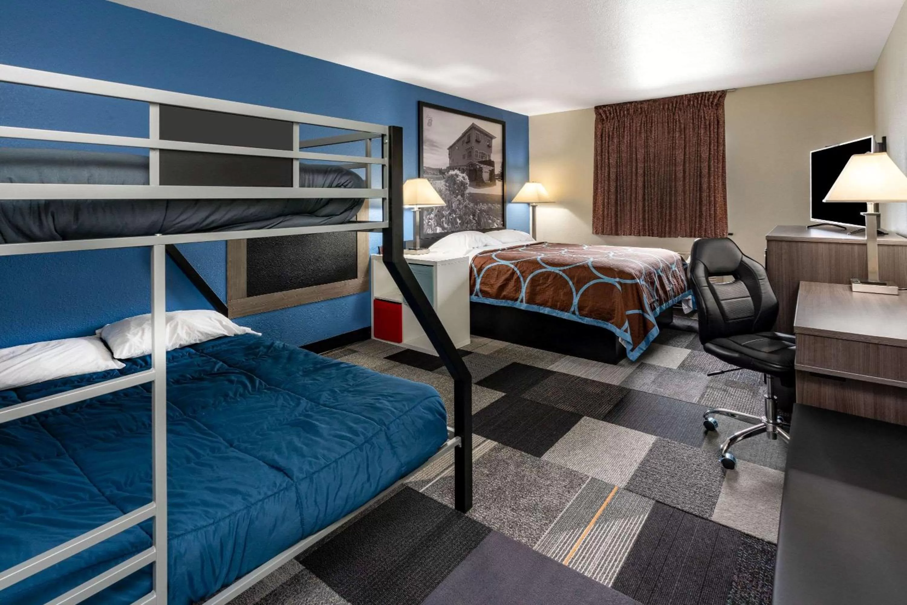 Photo of the whole room, Bed in Super 8 by Wyndham Spokane Valley