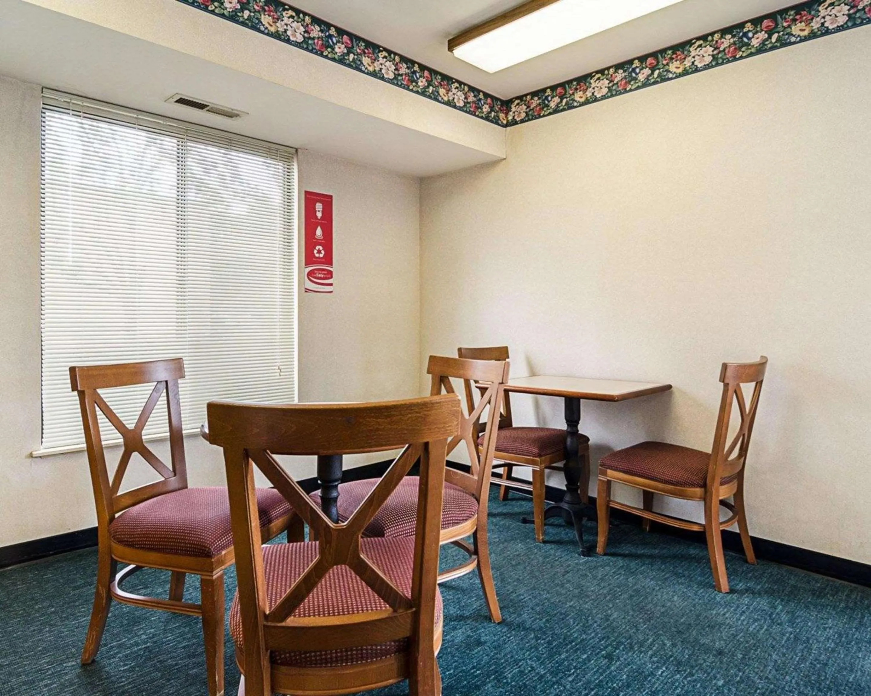 Restaurant/places to eat in Econo Lodge