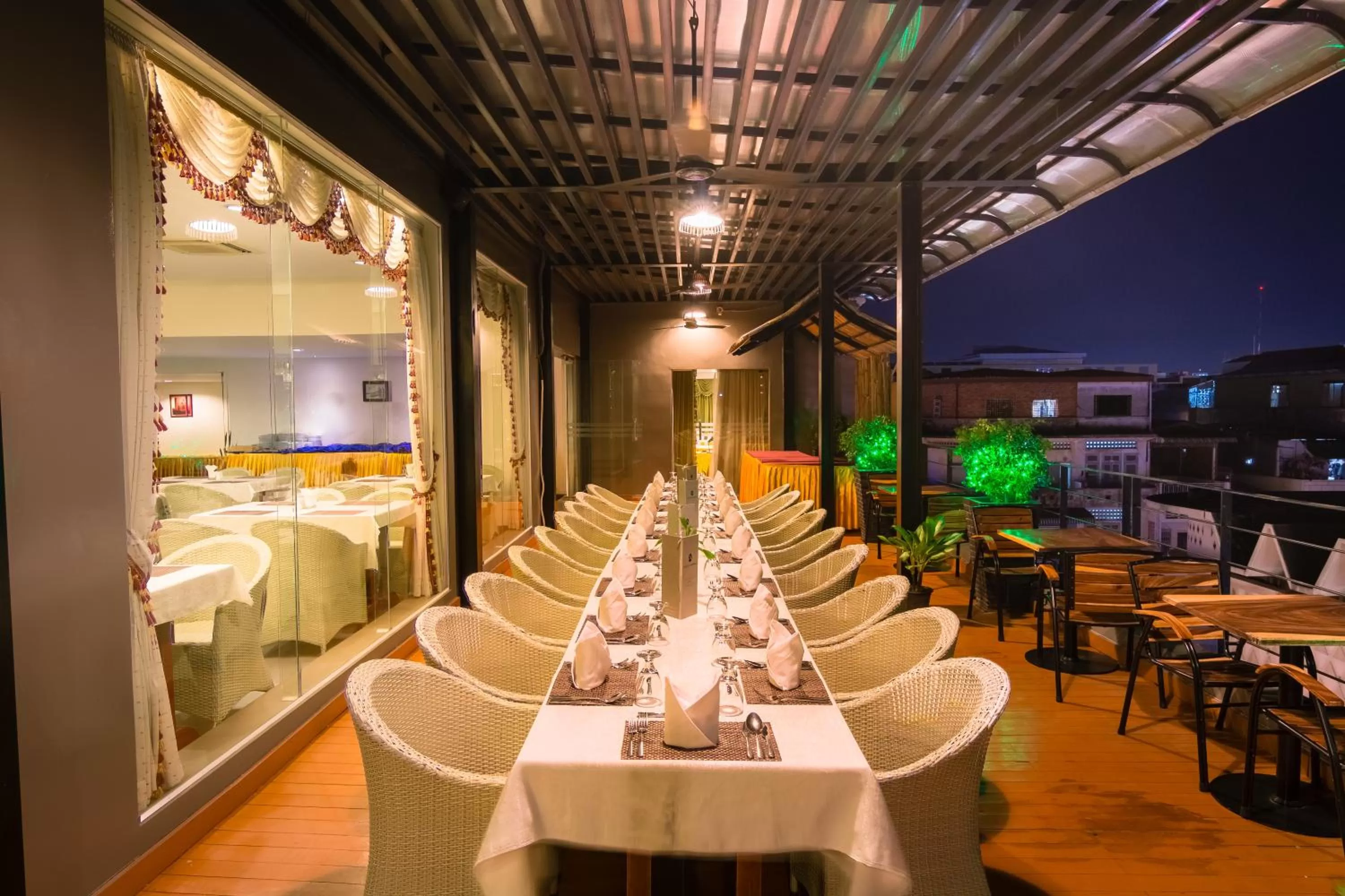 Restaurant/places to eat in Altos Hotel