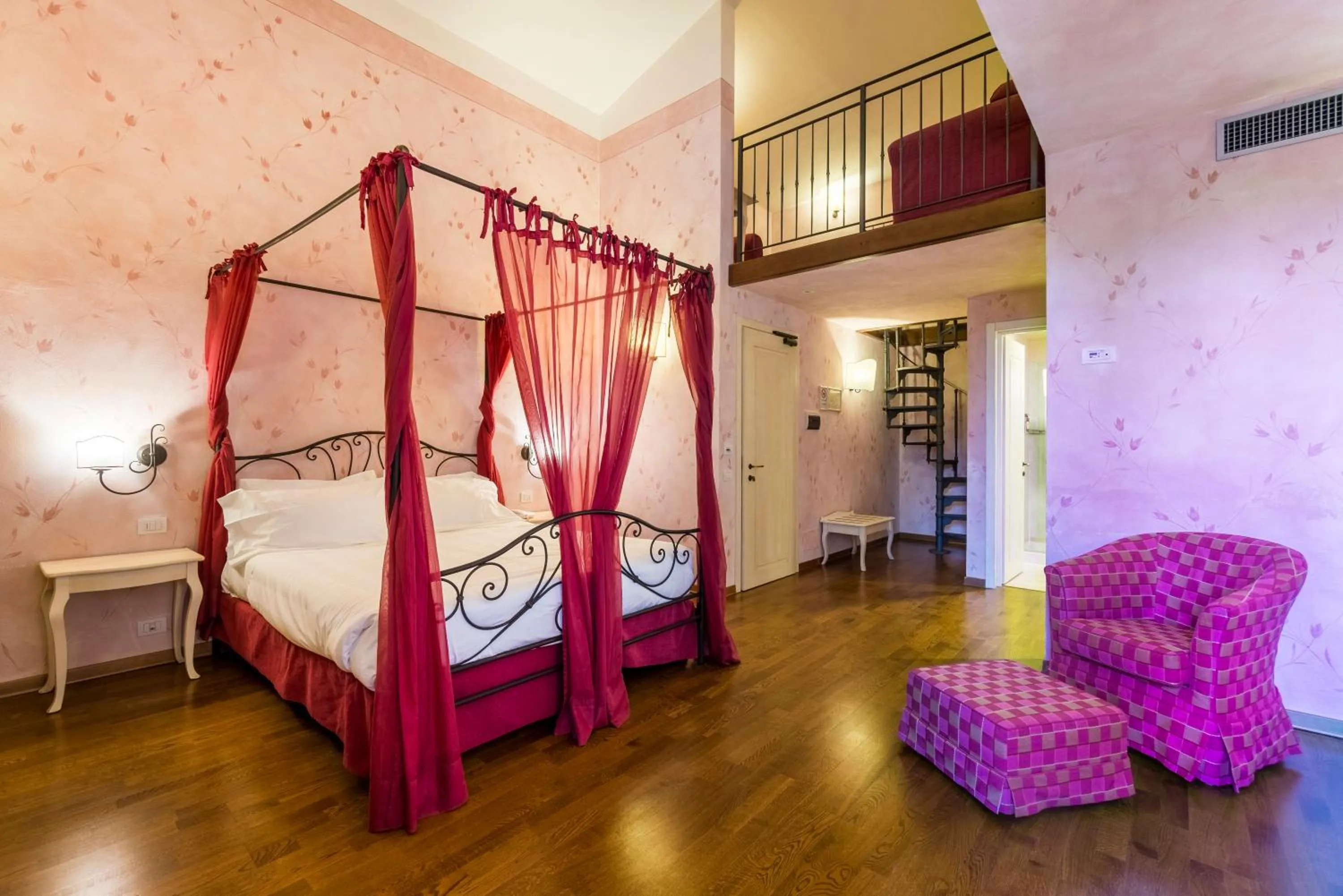 Bed in Hotel Borgo Di Cortefreda - Place of Charme