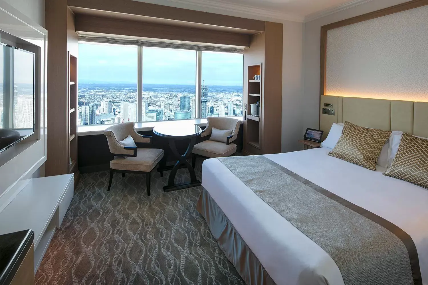 Sky Resort Floor Atelier Comfort Double Room with City View in Yokohama Royal Park Hotel Sky Resort Floor Atelier Comfort Double Room with City View in Yokohama Royal Park Hotel