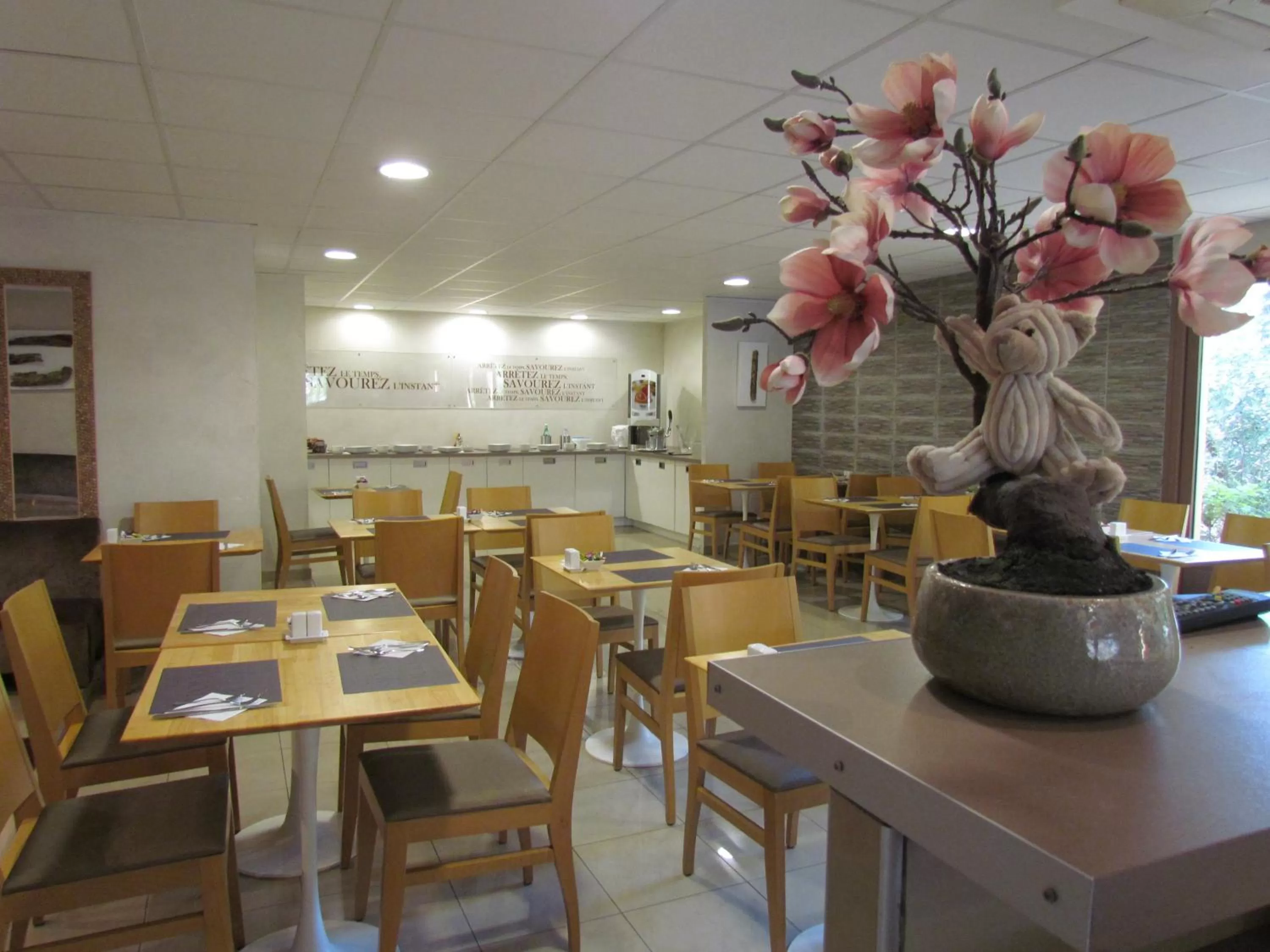 Restaurant/places to eat in Kyriad Montpellier Nord Parc Euromédecine