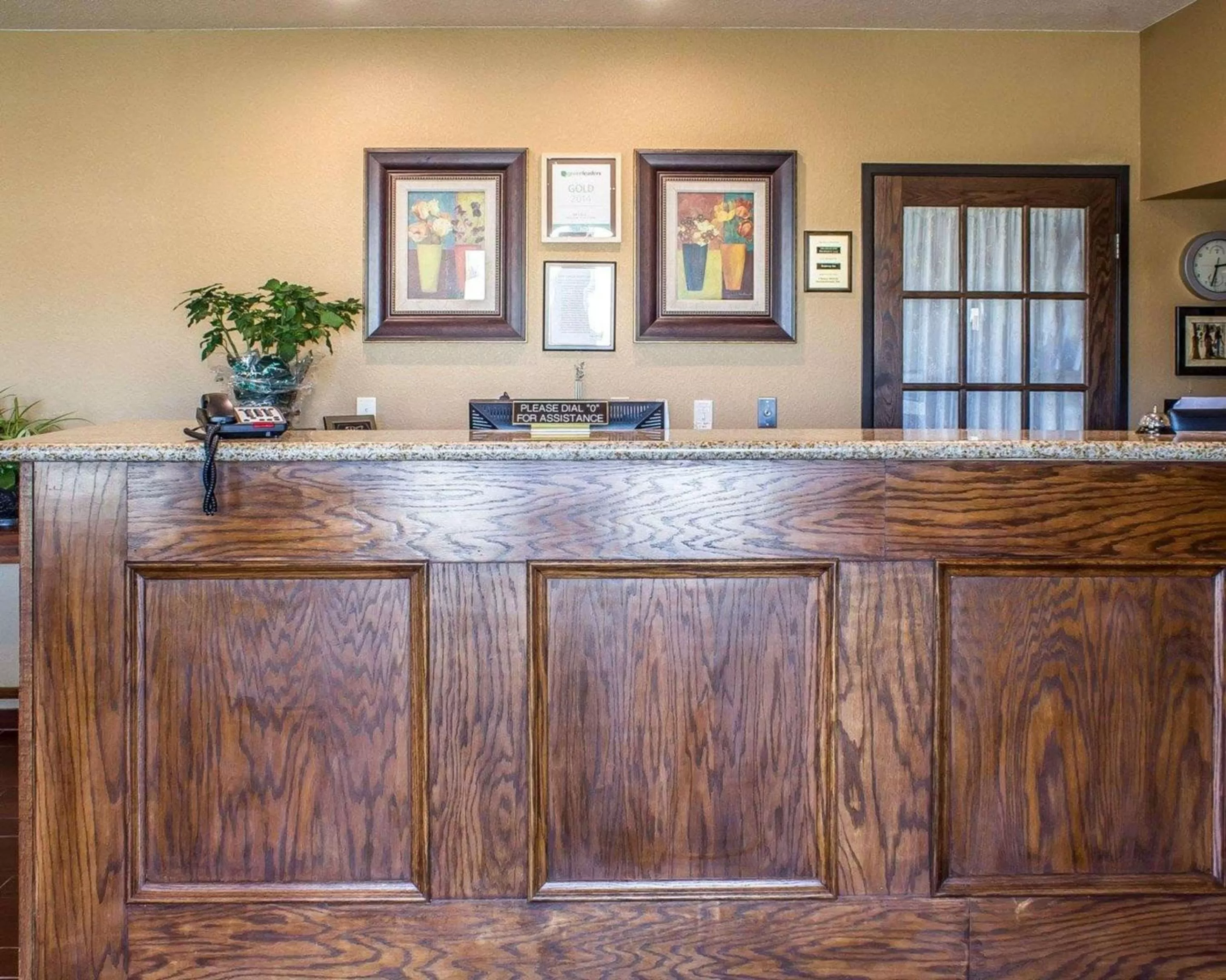 Lobby or reception in Rodeway Inn & Suites near Okoboji Lake