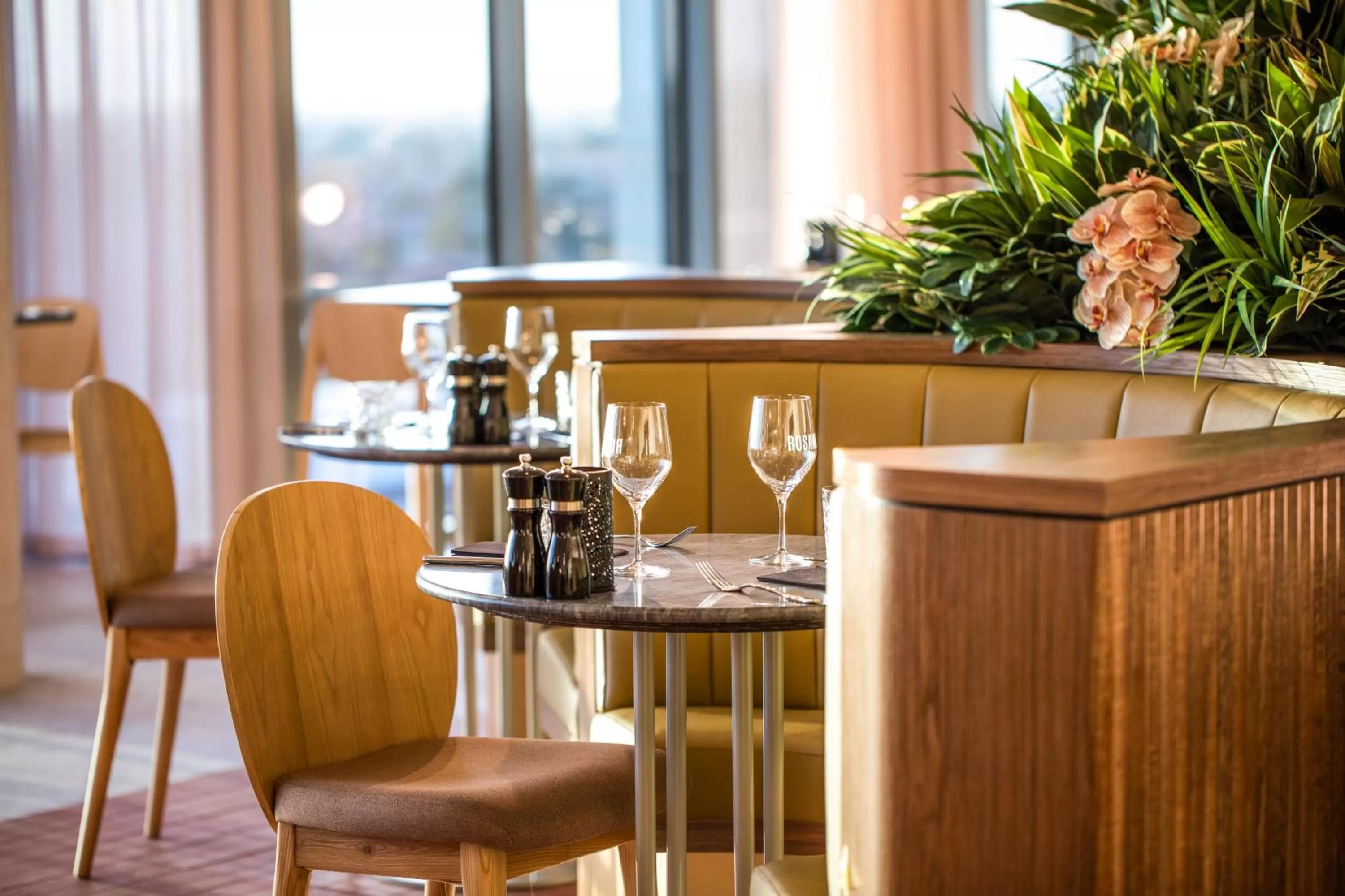 Restaurant/places to eat in Holiday Inn Werribee by IHG