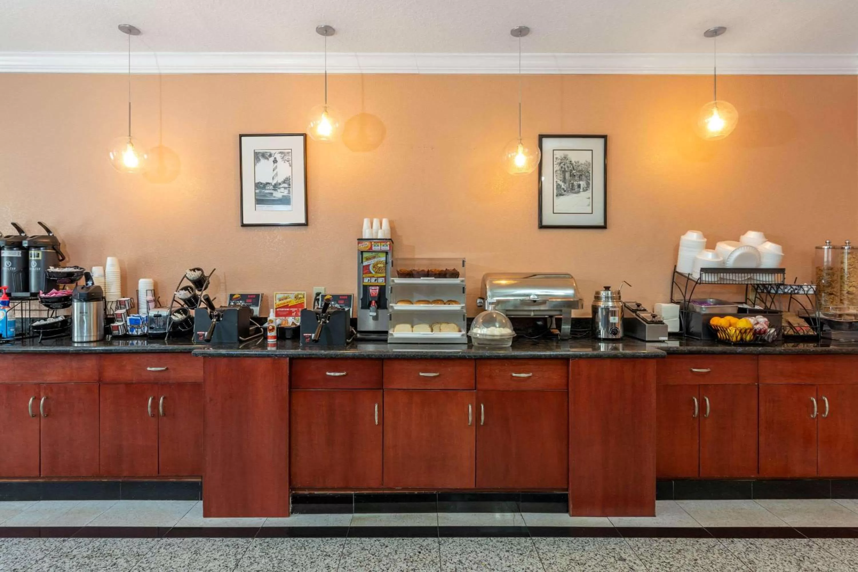 Restaurant/Places to Eat in La Quinta Inn & Suites by Wyndham St. Augustine